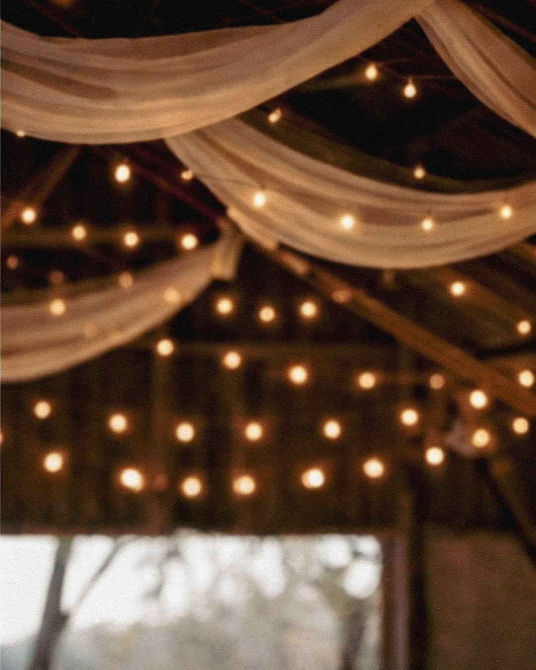 Bryllup i den hyggeligste lade p&aring; Agerup Gods, hvor I selv s&aelig;tter rammen.

Et sted, hvor det enkle bliver det smukke.
Et bryllup, der f&oslash;les som jeres.

// www.agerup.farm