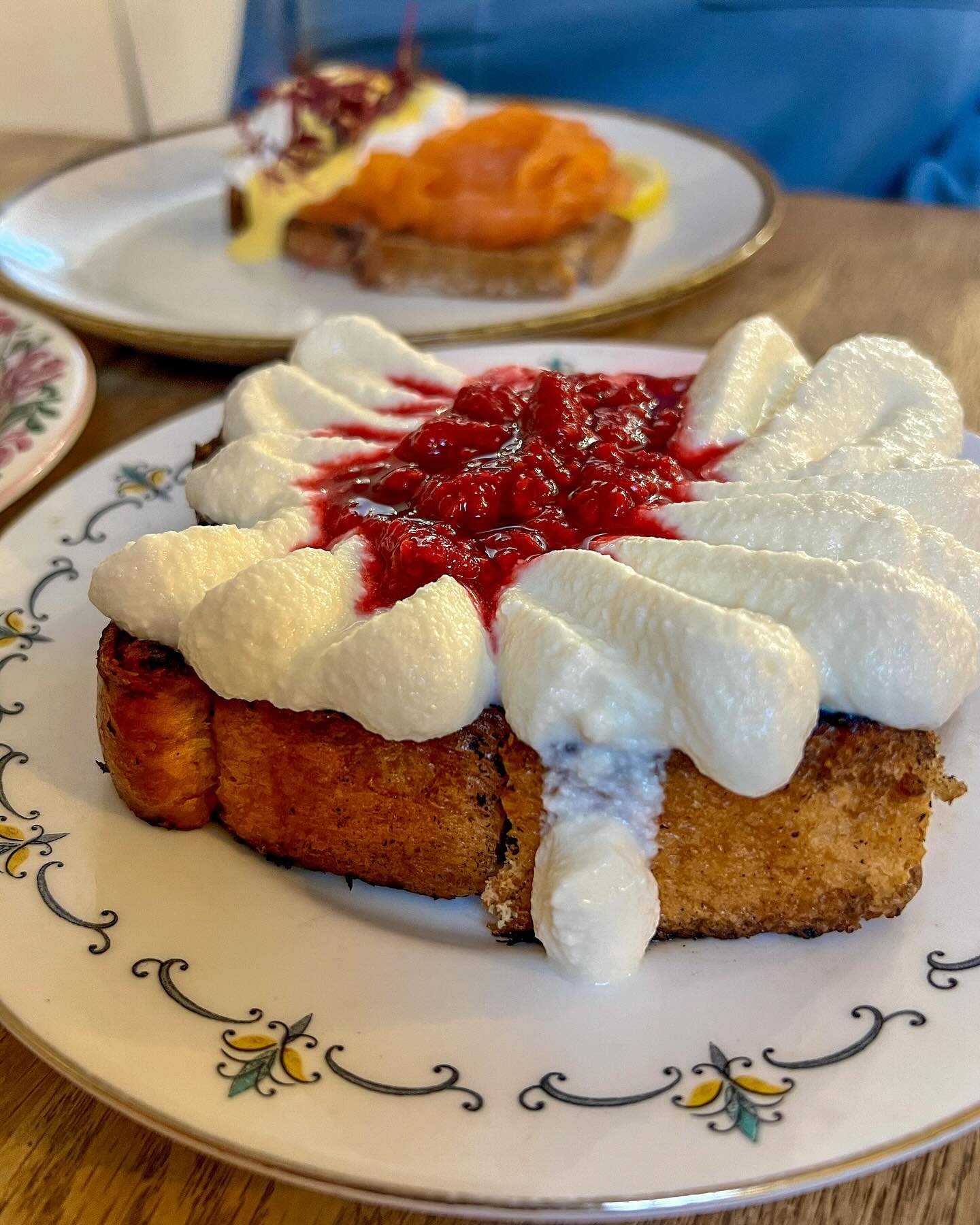 Sharing some of my favourite food experiences of 2024. The ones that never made it off my story, but deserve to be immortalised on my grid. 

Brunch with my mum at @dudleys ❤️

The corn fritters were calling me, and they didn&rsquo;t disappoint. Glut