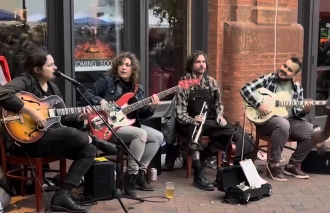 Live Music - Petite Fleur
