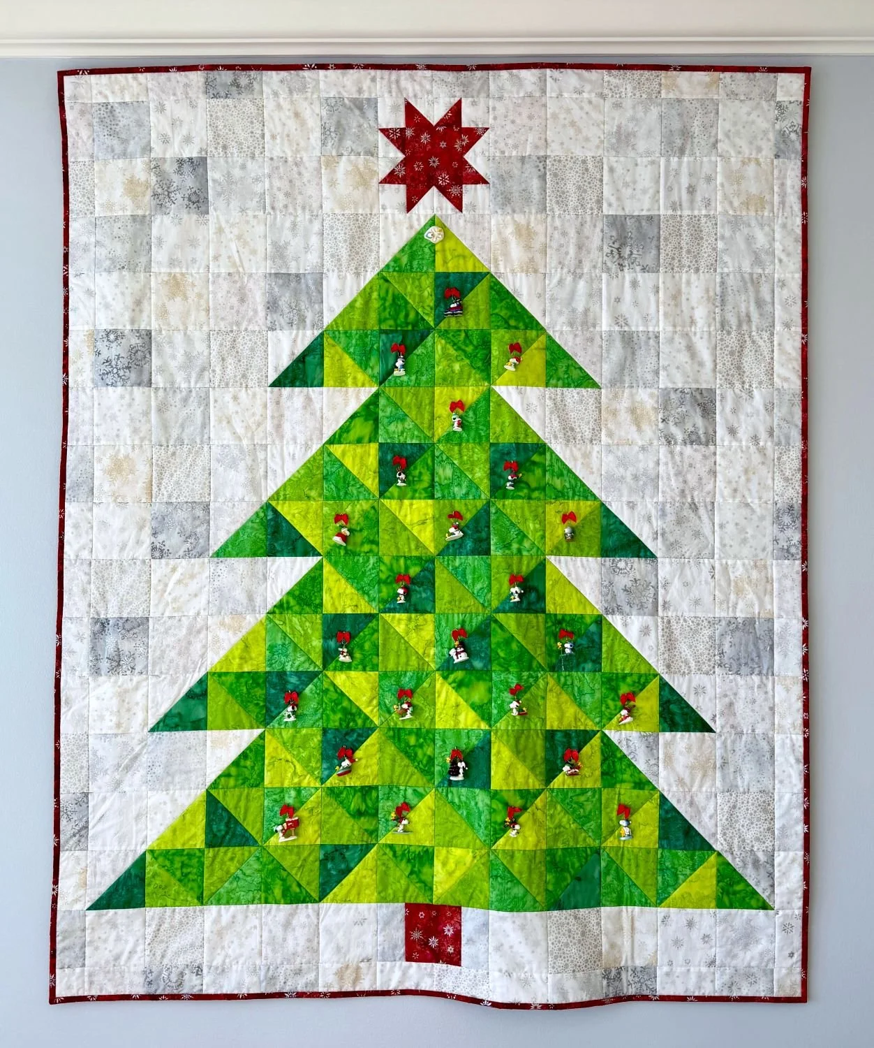 Christmas tree quilt with ornaments