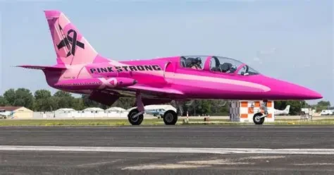 TEAM5 supports the pink jet