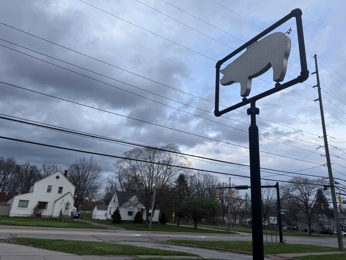 If you're waiting for a sign, this is it.
(&hellip;literally.) 🐖

📲 Order BBQ, Burgers, Scratch Sides and More: 
https://order.toasttab.com/online/cockeye-bbq

#morethanbbq #neighborhoodjoint #eatlocal #cockeyebbq