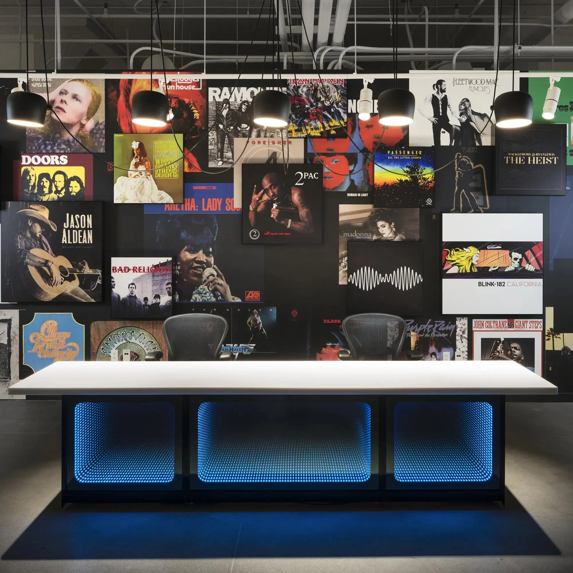 WMG_Infinity Desk.jpeg