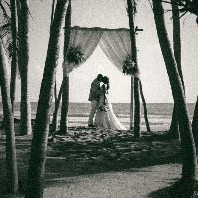 Today&rsquo;s joy, tomorrow&rsquo;s memories

#weddingphotography #weddingfilmmaker #weddinginspiration #beachwedding