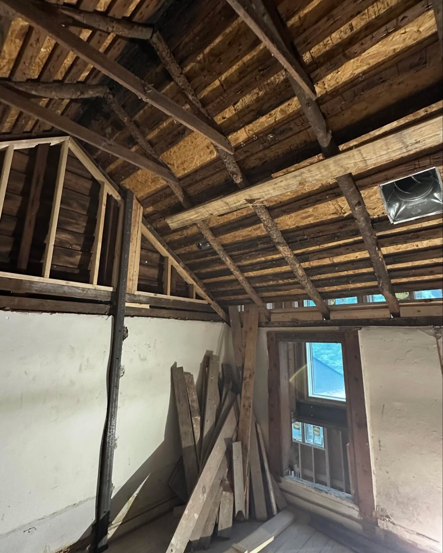 Sneak peak of an addition project to a 200+ year old log cabin. #comingsoon #bigtransformation #logcabin #addition #oldbuildings #newlife #baltimorecounty #previewofthingstocome @onesourcecontractingllc