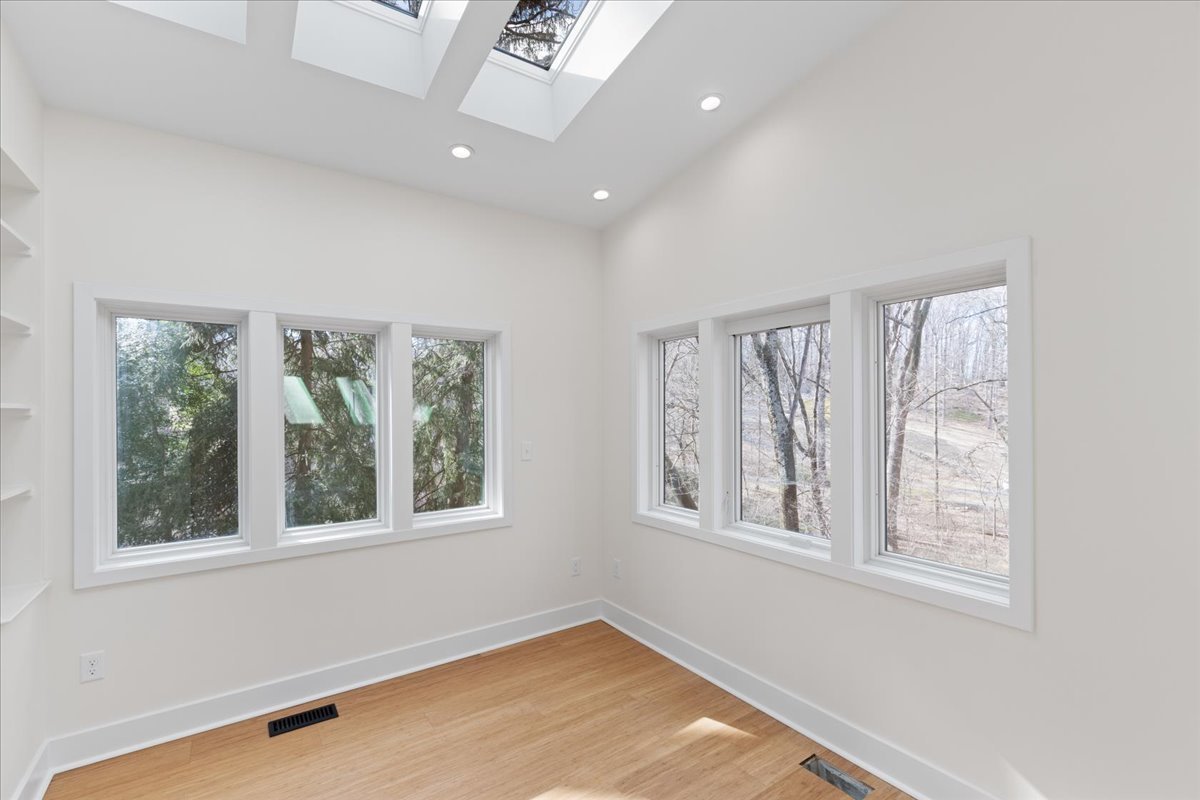21-8600 Stevenson Rd-21.jpg