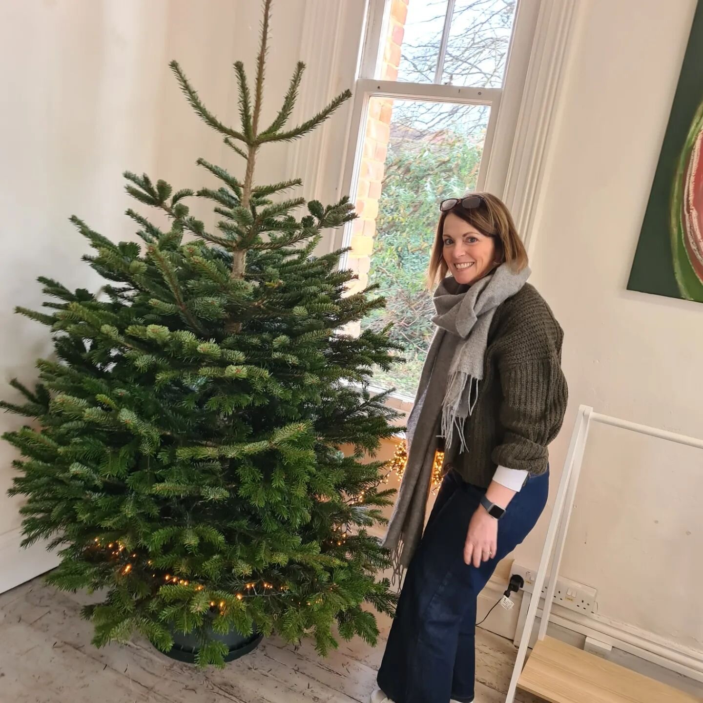 Day 2 of setting up the gallery, ready for Fridays opening! Beautiful tree selected and delivered by @pickford358 and unpacking, hanging and caffeine support by @light_inthe_forest @amypaintsthings @raphandrosehandmade and @hooplagems. 🫖

#itsbeginn