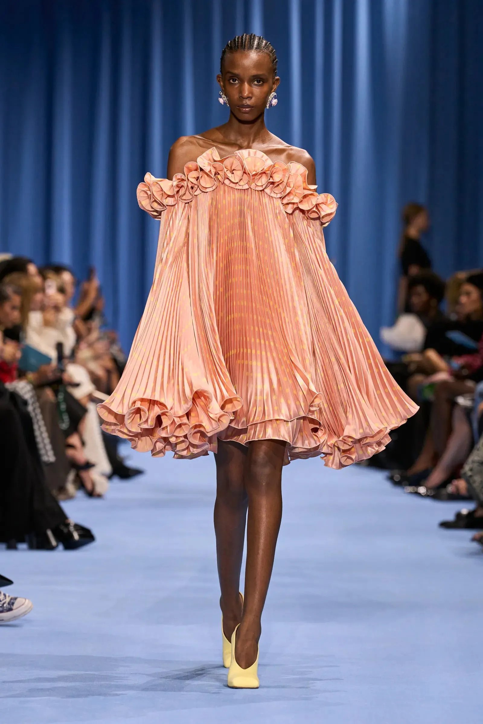 1702890105-1702844014-fashion-show-2.jpeg