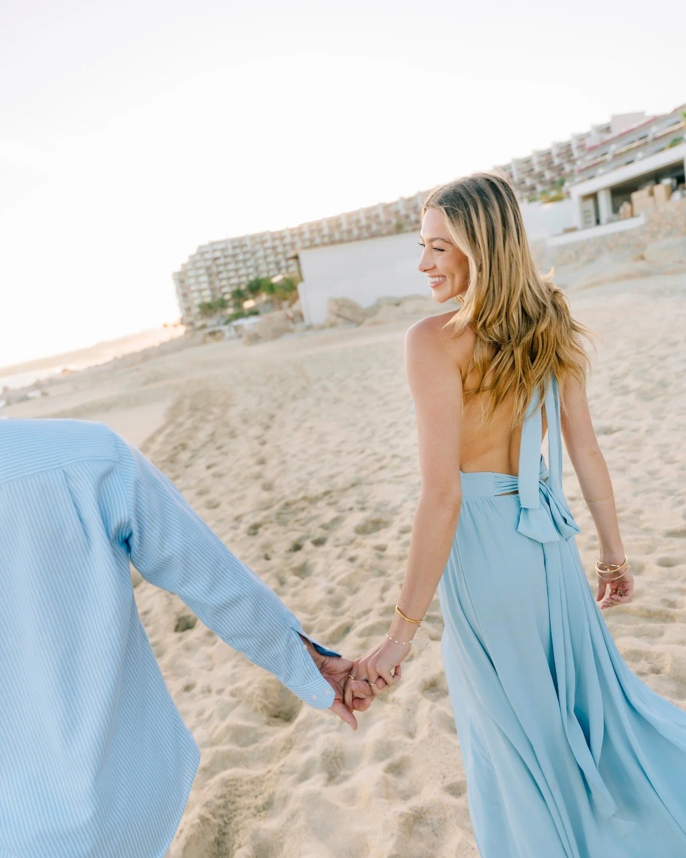 A moment that feels eternal, where the language of glances, the complicity of entwined hands, and the elegance of love unfold with effortless grace.

.

.

.

.

.

.

.

Keywords: Cabo couple session, Cabo anniversary shoot, dreamy Cabo elopement, l