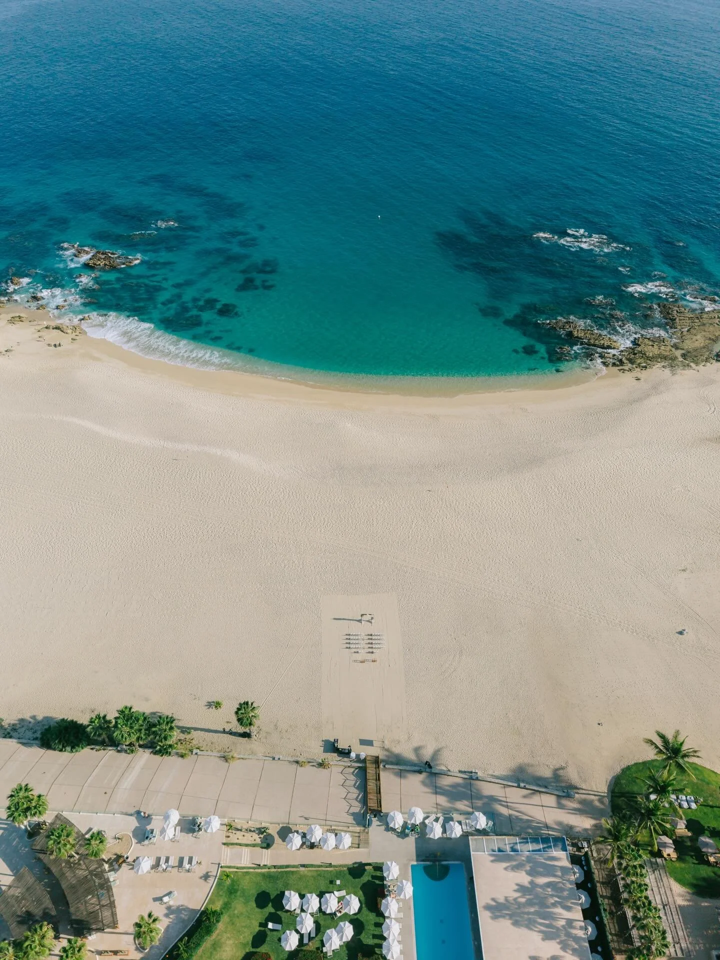 The ocean, the light, the stillness&hellip;
and two people choosing each other in the middle of it all.

There&rsquo;s something about Los Cabos that makes it feel intentional,
like every moment naturally falls into place.

.

.

.

.

.

.

.

.

.
