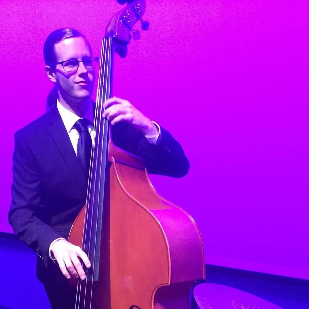Olas Ortwein with upright on movie set