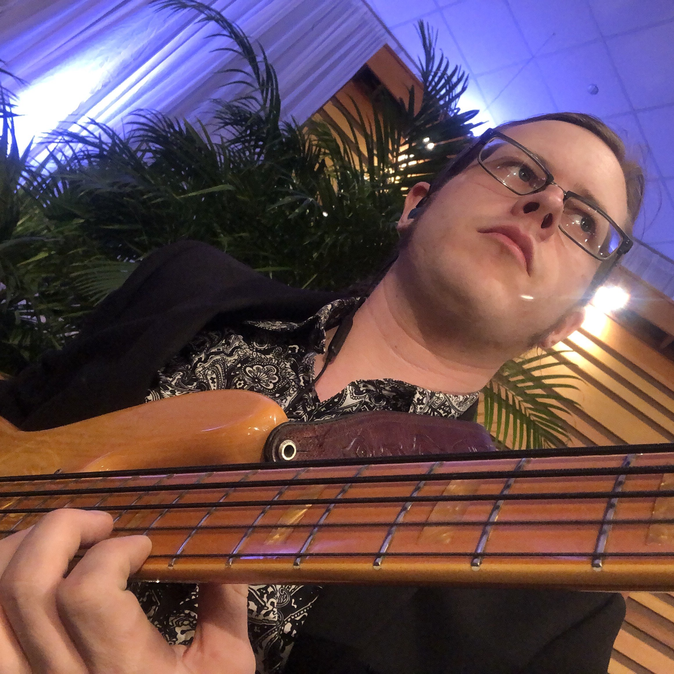 Olas Ortwein with 5-string bass on tv set