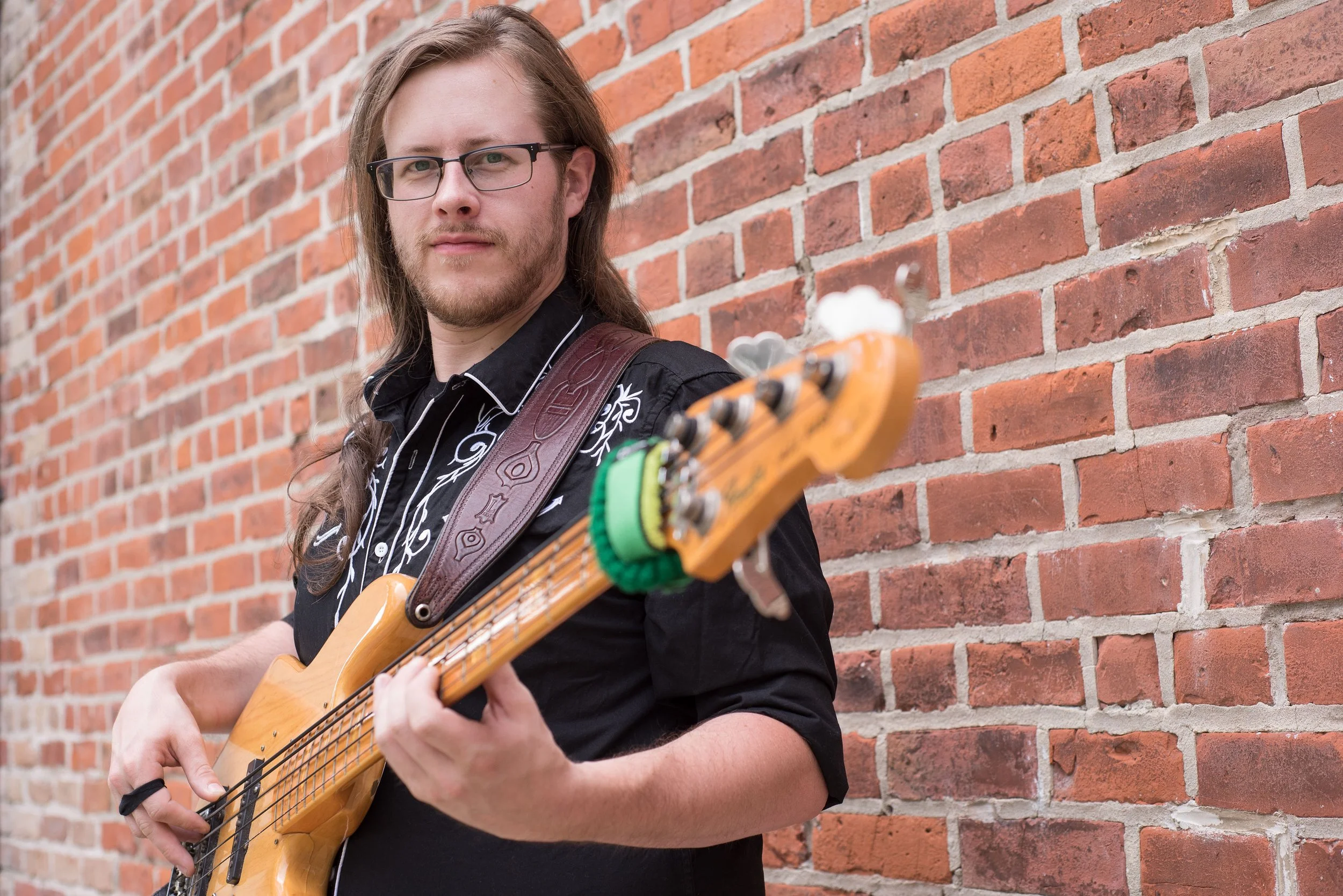 Olas Ortwein with 5-string bass
