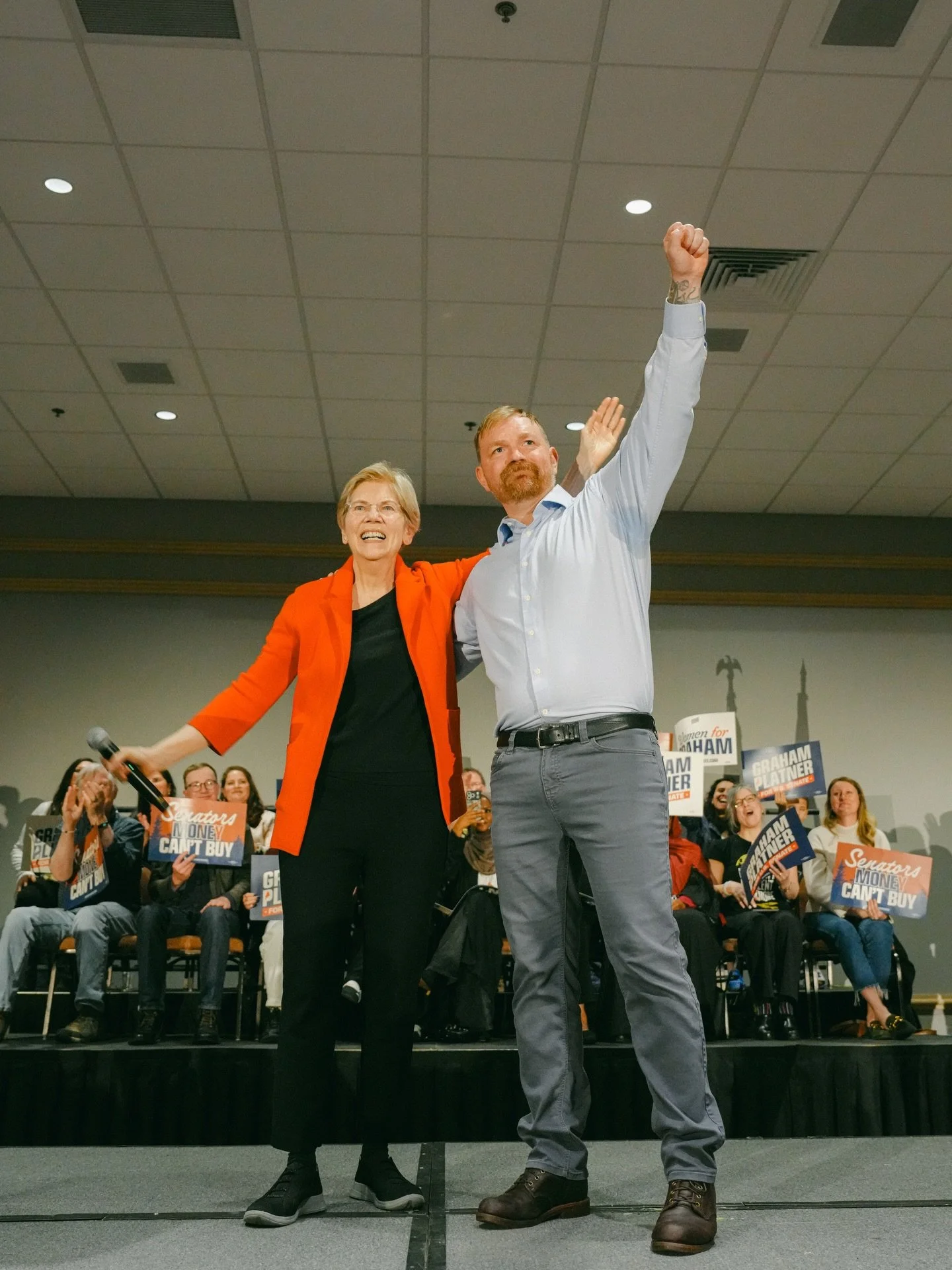 Uhhhh definitely a pinch me moment. 🤏 Not me, just a self-taught photographer who sees beauty everywhere getting the opportunity to photograph @elizabethwarren with @grahamformaine on the one year anniversary of losing my full time grassroots organi