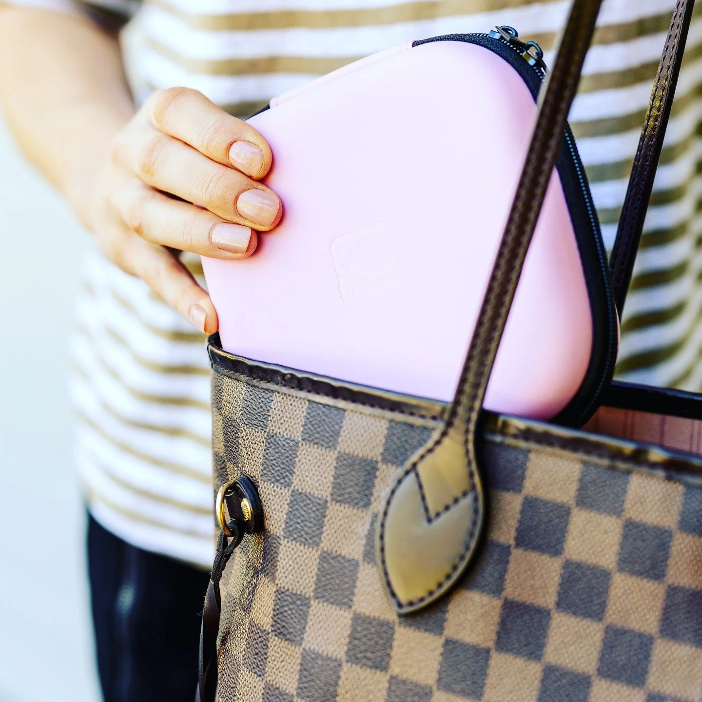 🐈&zwj;⬛ is nearly out of the 👜
Stay tuned for our launch!

.
.
.

#katbag