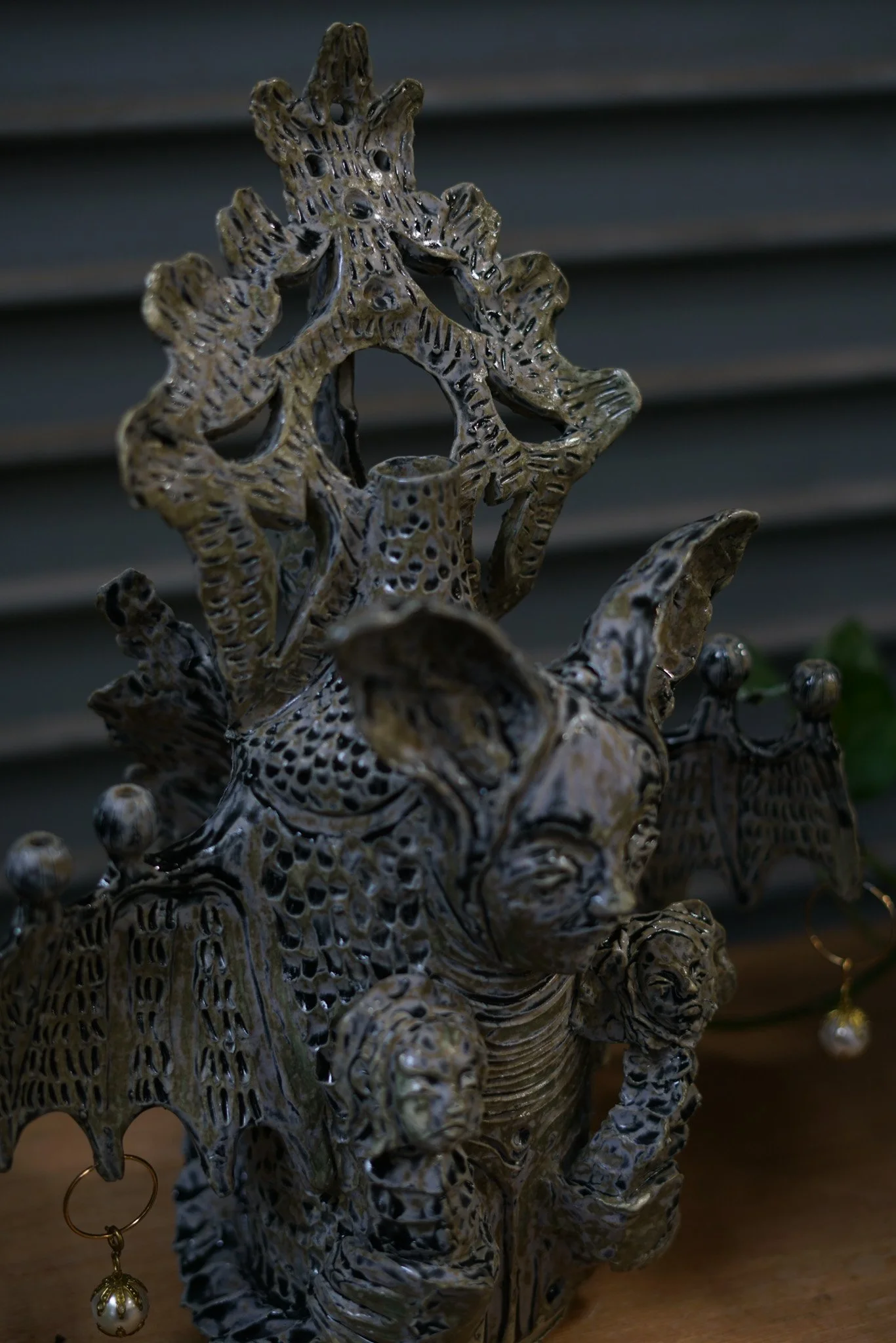 70102735-2.jpg