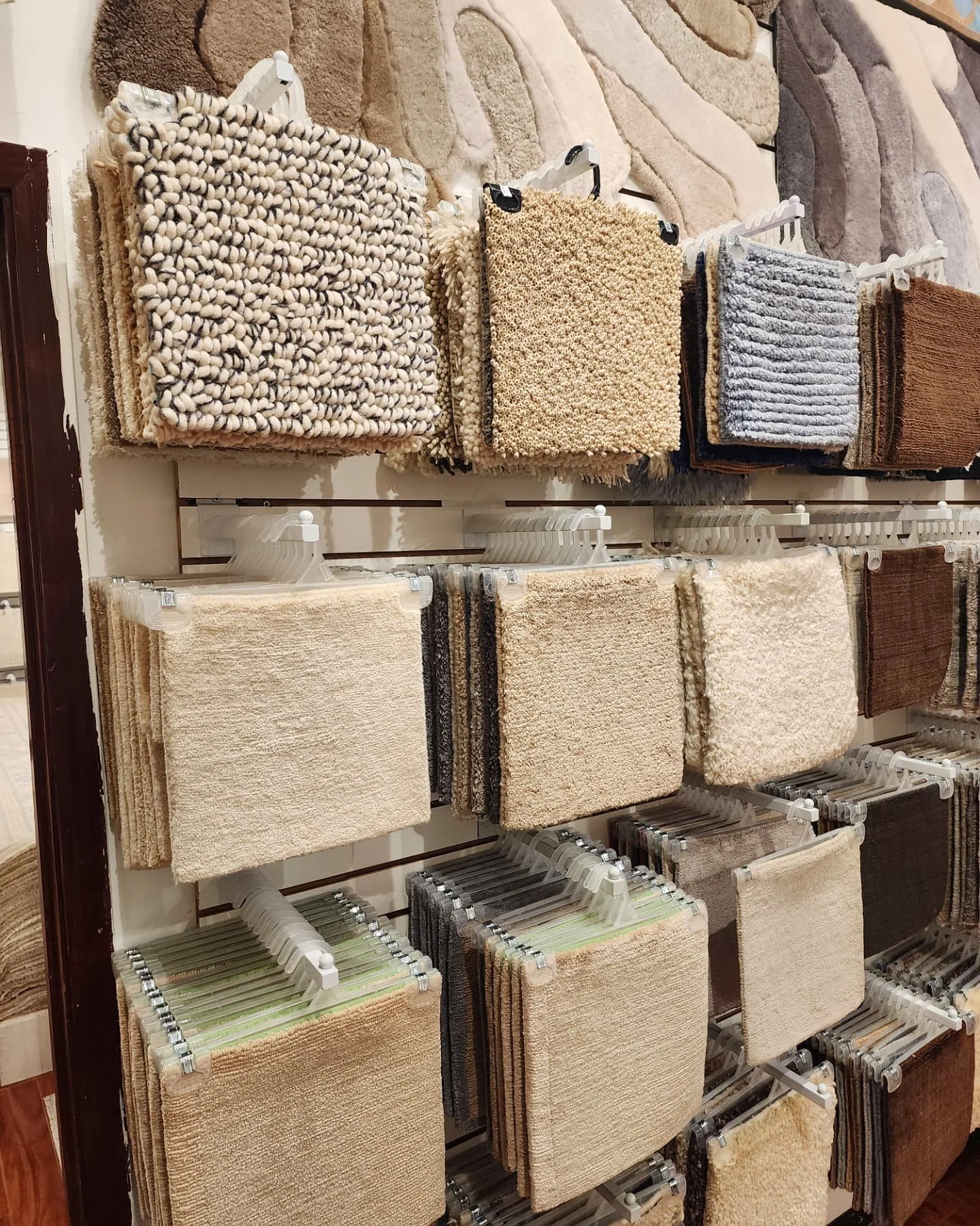 From scenic shores to inspiring showrooms, John and Helen&rsquo;s journey through the US has been nothing short of inspiring! 🌊✈️ 
Lately, they&rsquo;ve showcased our luxurious Ascend rug collections while engaging with the dynamic design community 