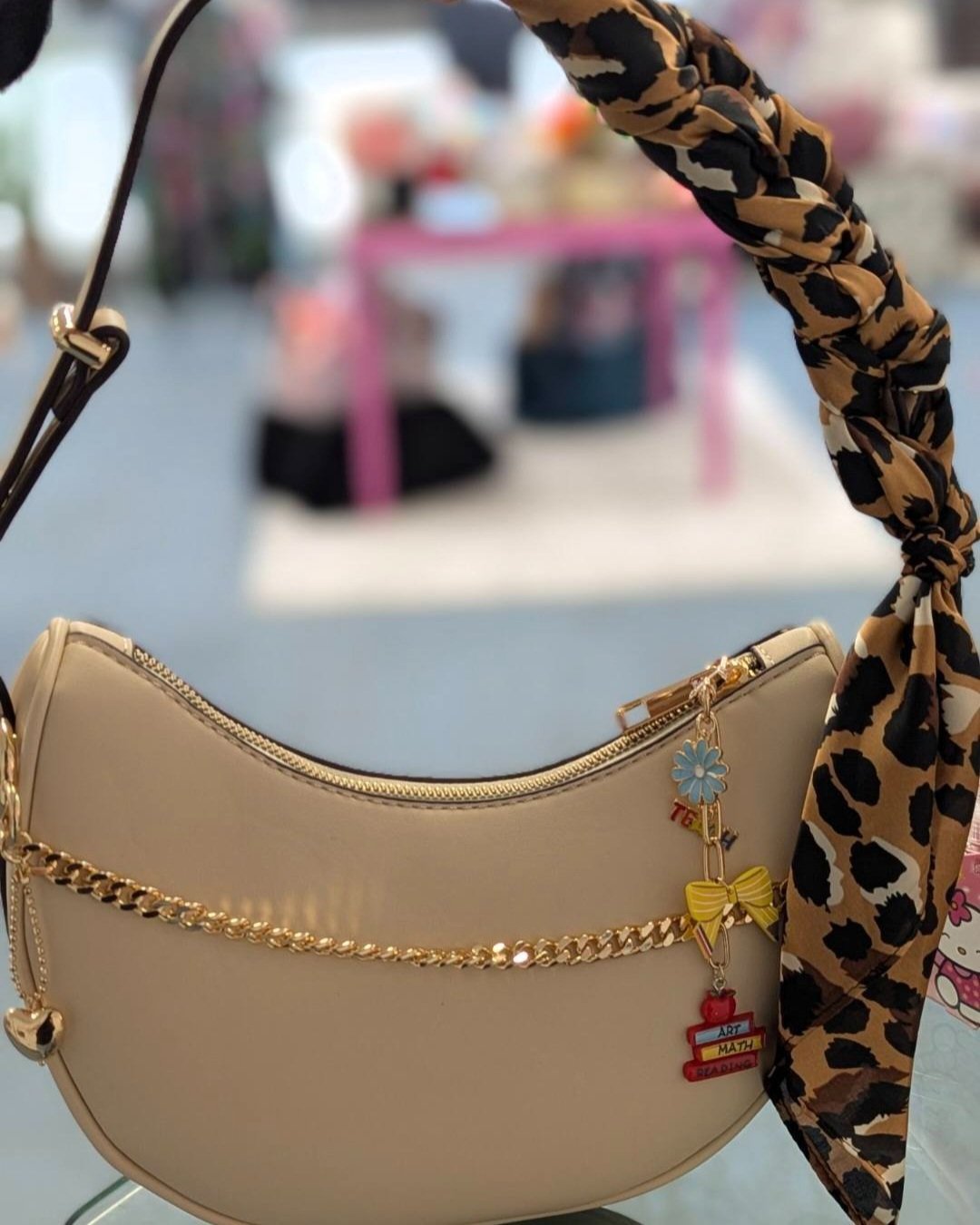 Purse+scarf+display+2.jpg