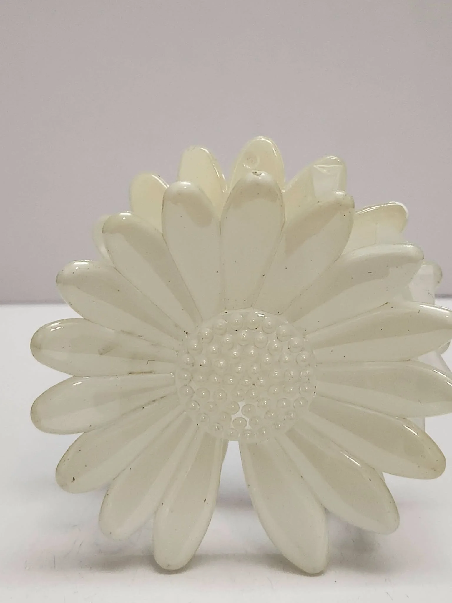 Daisy claw antique white.jpeg