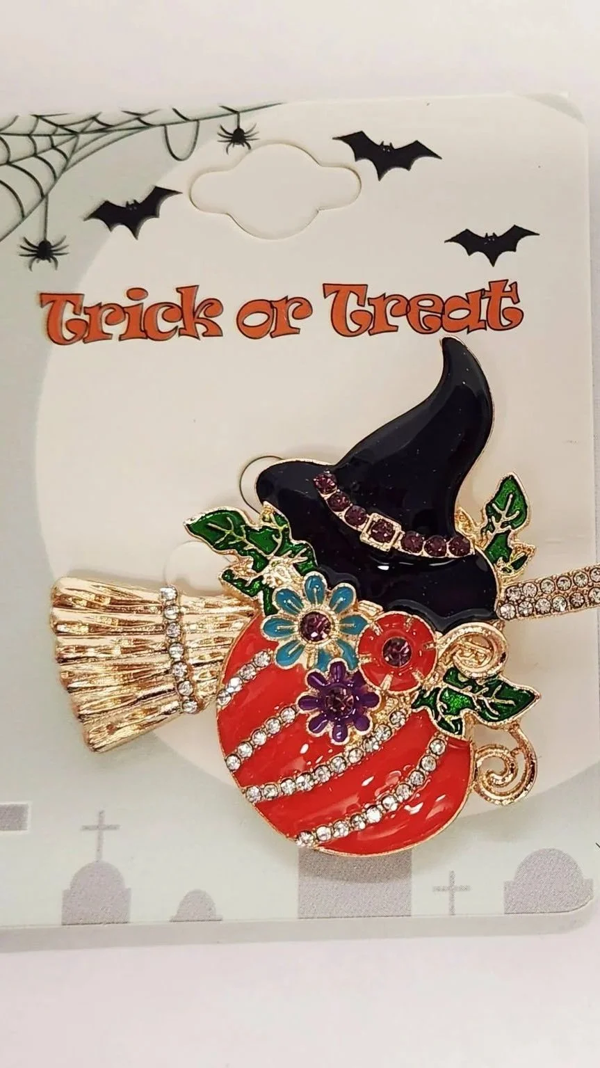 Halloween+pumpkin+broom+brooch+gld.jpg