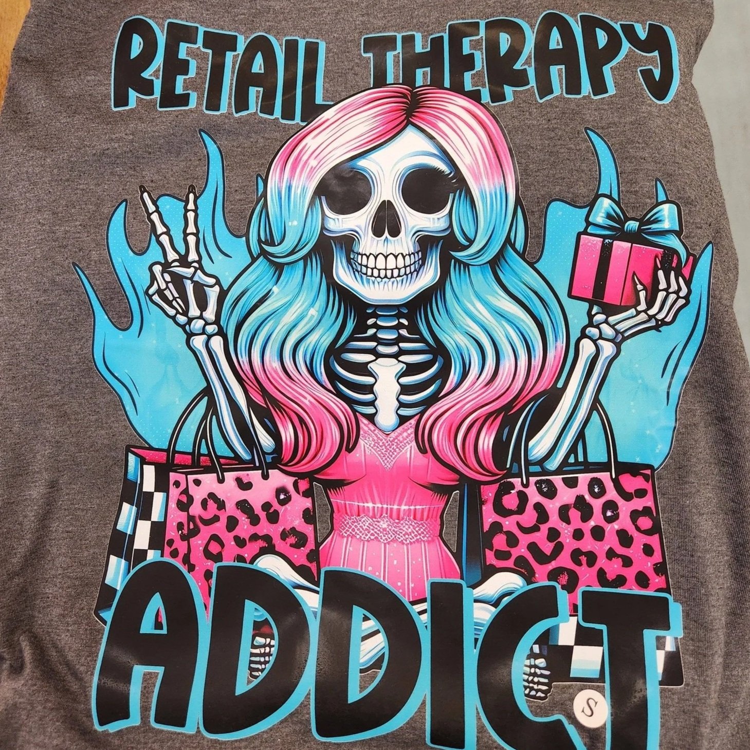 Tshirt+Retail+therapy+addict.jpg
