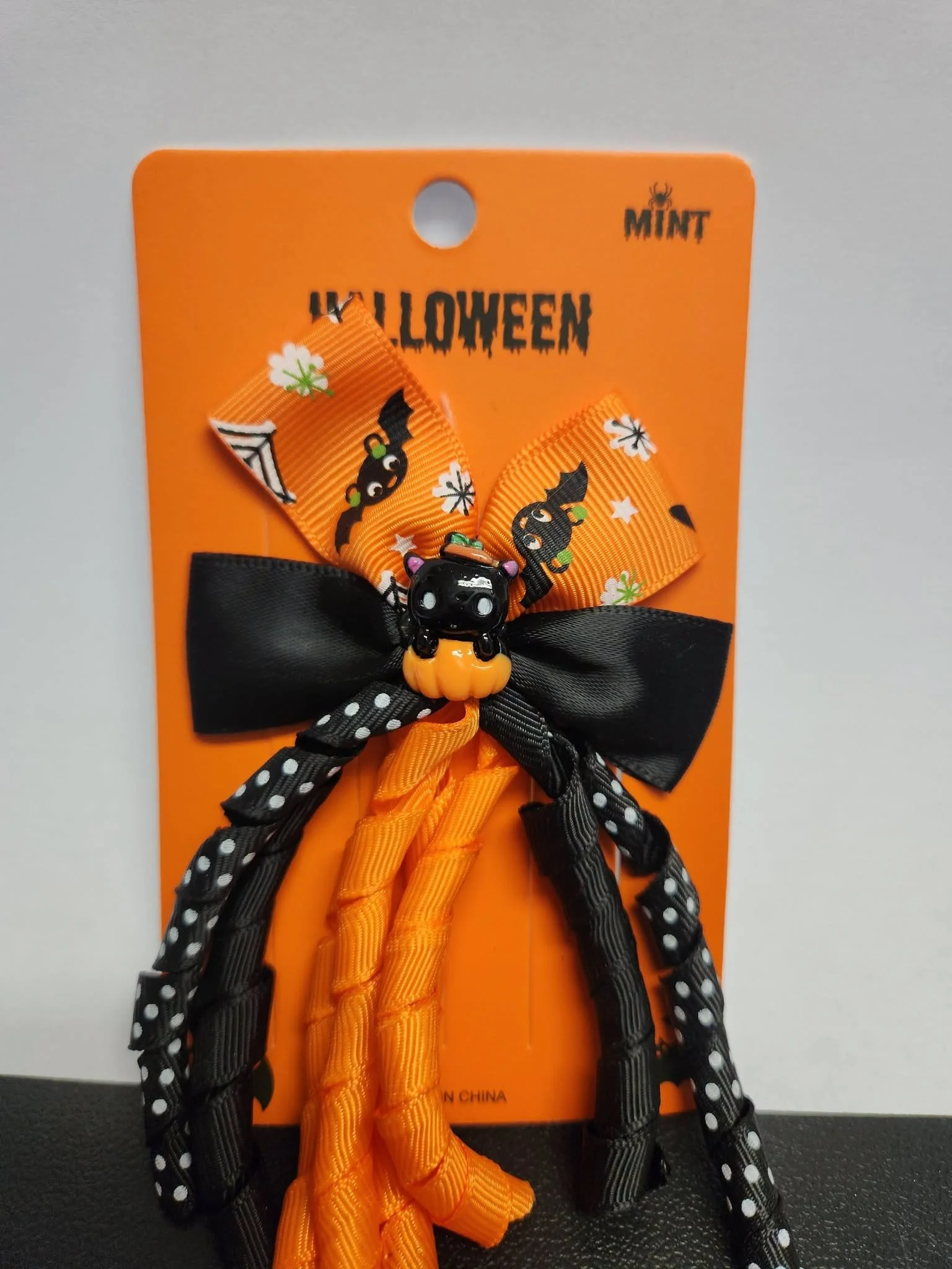 Hallow hairclip pumpkin bat.jpeg