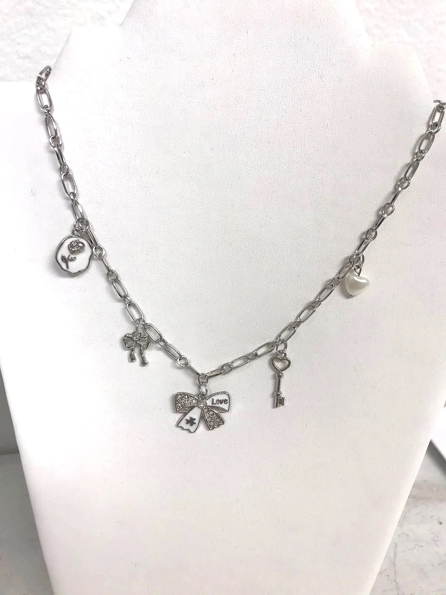 Bow+charm+necklace+white.jpg