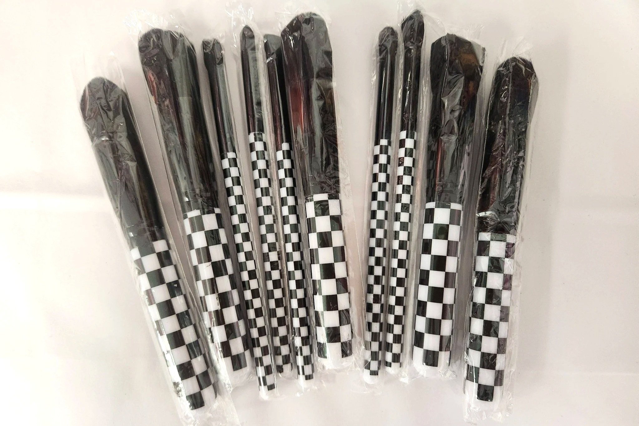 10+pc+makeup+brush+set+black+check.jpg