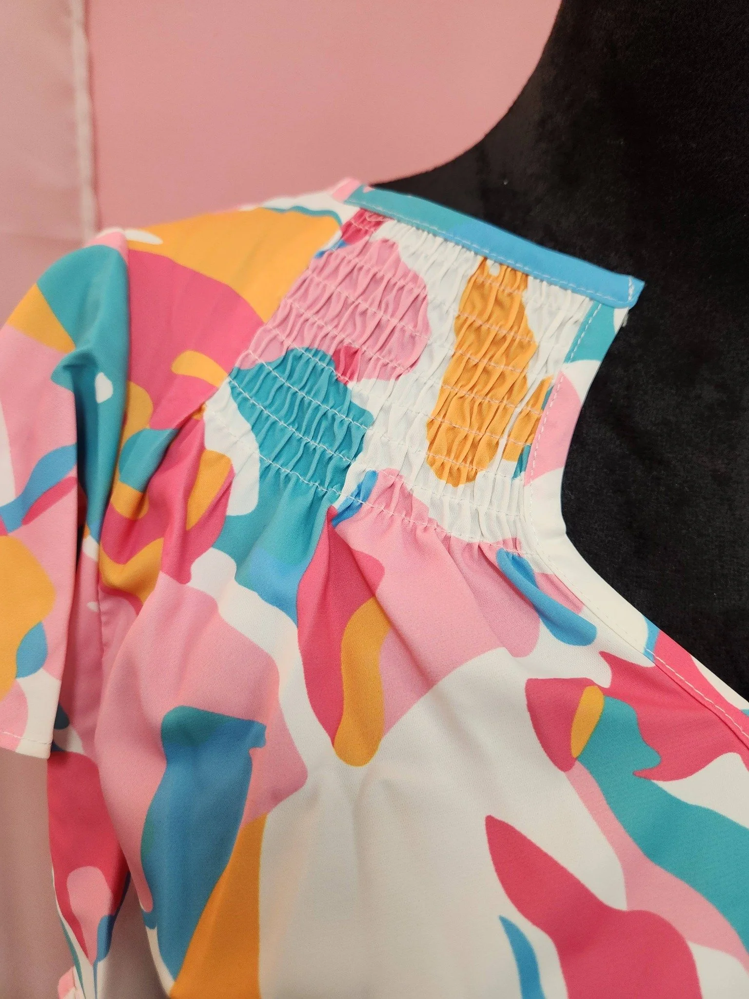 Blouse Spring pink closeup.jpg