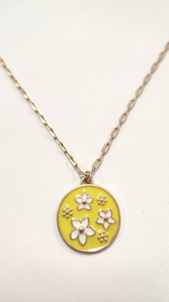 Necklace+daisy+medallion+yellow.jpg