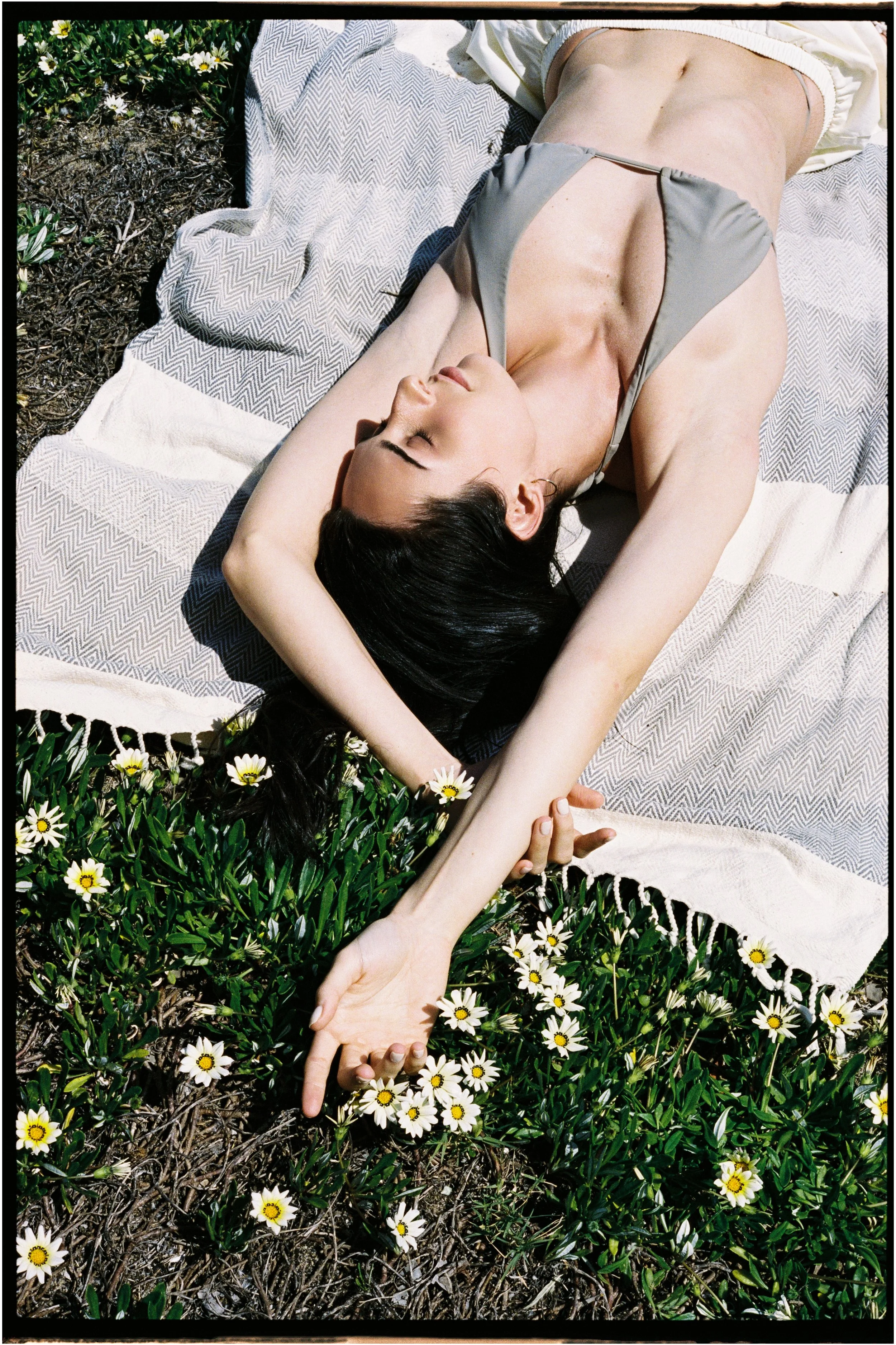 111225-analog-zarabella-beachshoot-francescanaomimoore 18.jpg