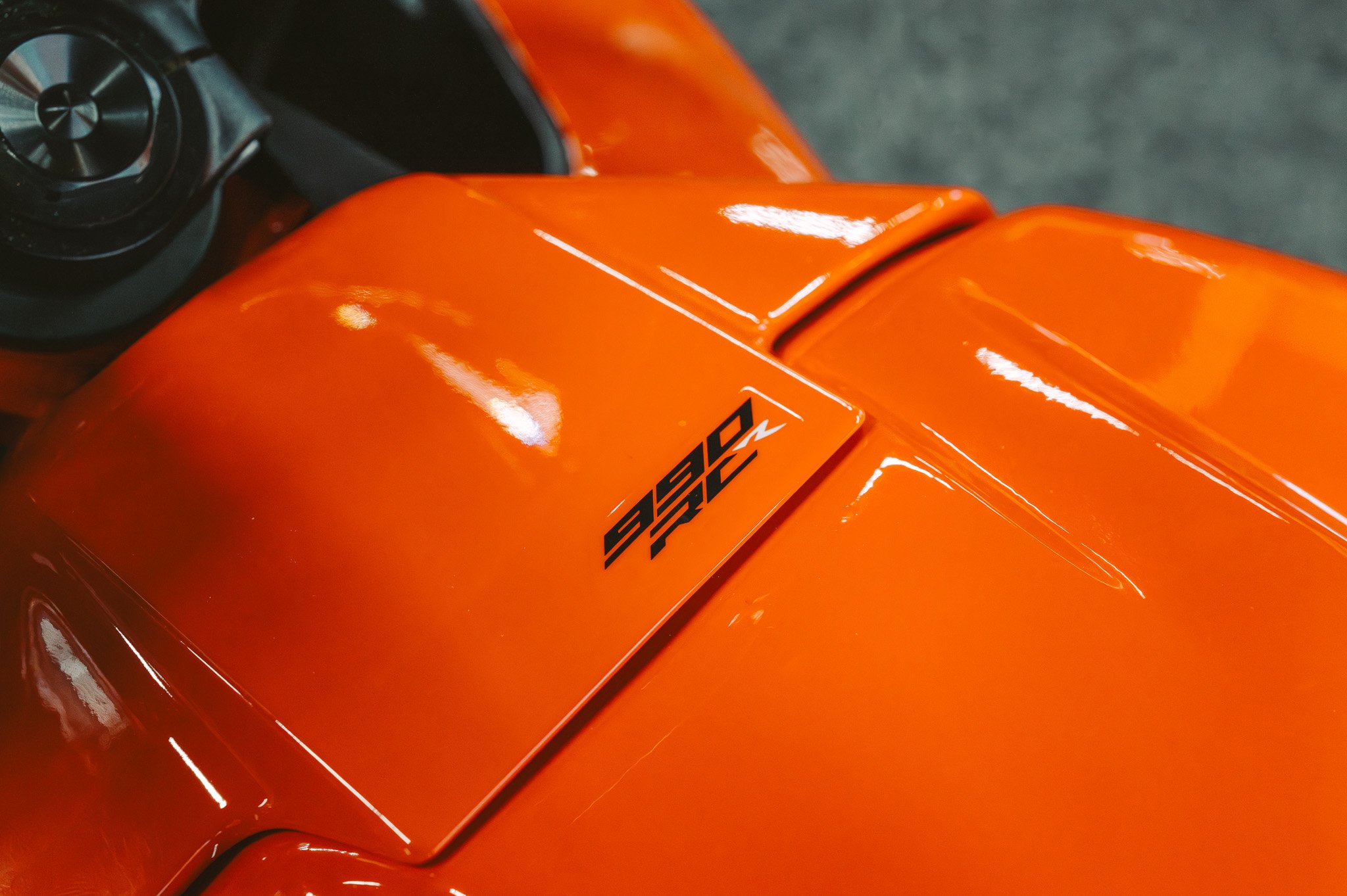 AIM Expo RC 990 R