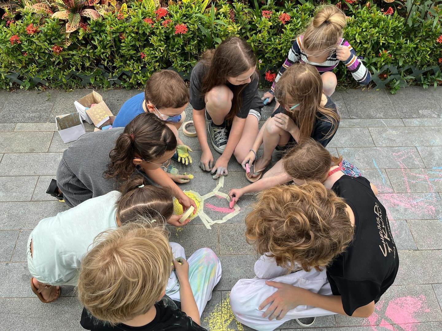 🎨 Over in Tseung Kwan O, our spirited young artists with ArtSow Academy&rsquo;s team  have taken creativity to the streets! 

Despite the rain, their giant chalk masterpiece was a vibrant splash on the block, bringing smiles and a sense of community