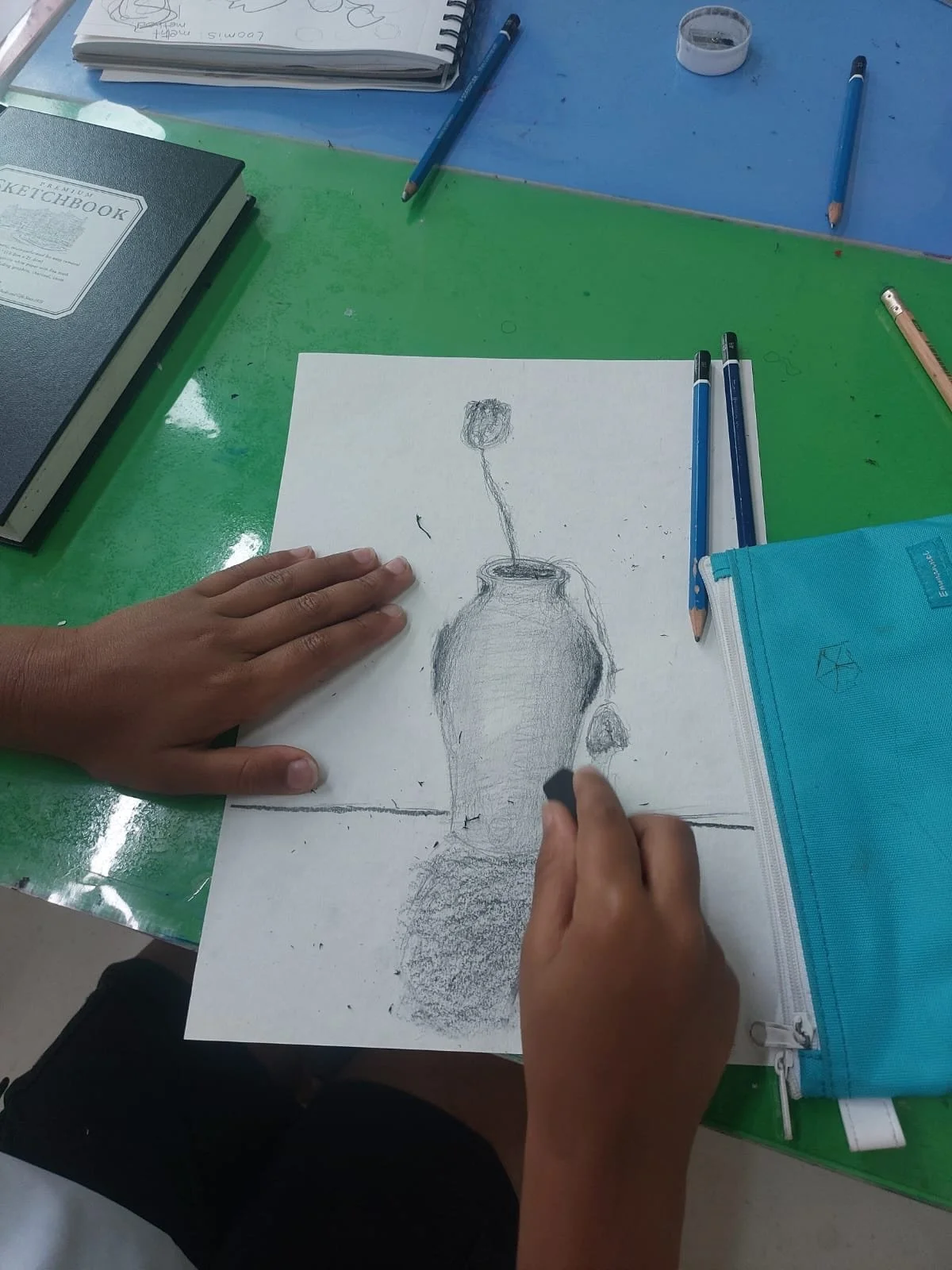 Week 1 of Drawing Studio and we&rsquo;re off to a great start! 🎉 

Kids tackled pencil drawings of vases and flowers learning shading, lines, perspectives and how to make things *pop* on paper. 🖤✏️ 

The best part? Watching everyone&rsquo;s unique 