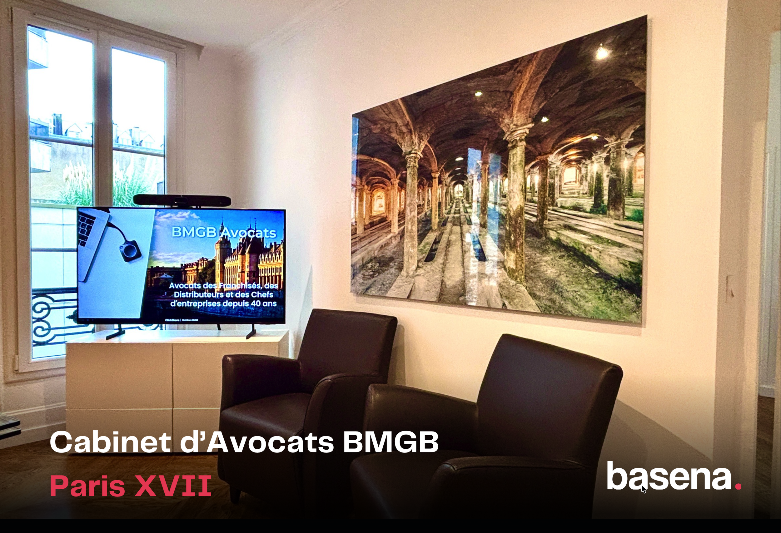 Réalisation d'une salle de réunion intégrant solution sans-fil, affichage 4K, caméra à cadrage automatique, dans le respect de l'existant