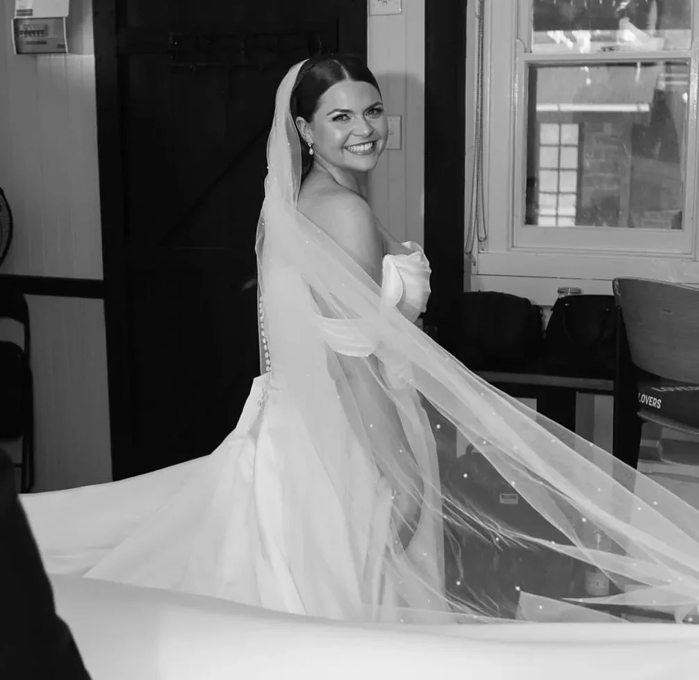 She’s a vision, she’s a beauty, she’s a bride ❤️‍🔥
@sarah_dickson__ 
Photos by: @wildromanticphotography