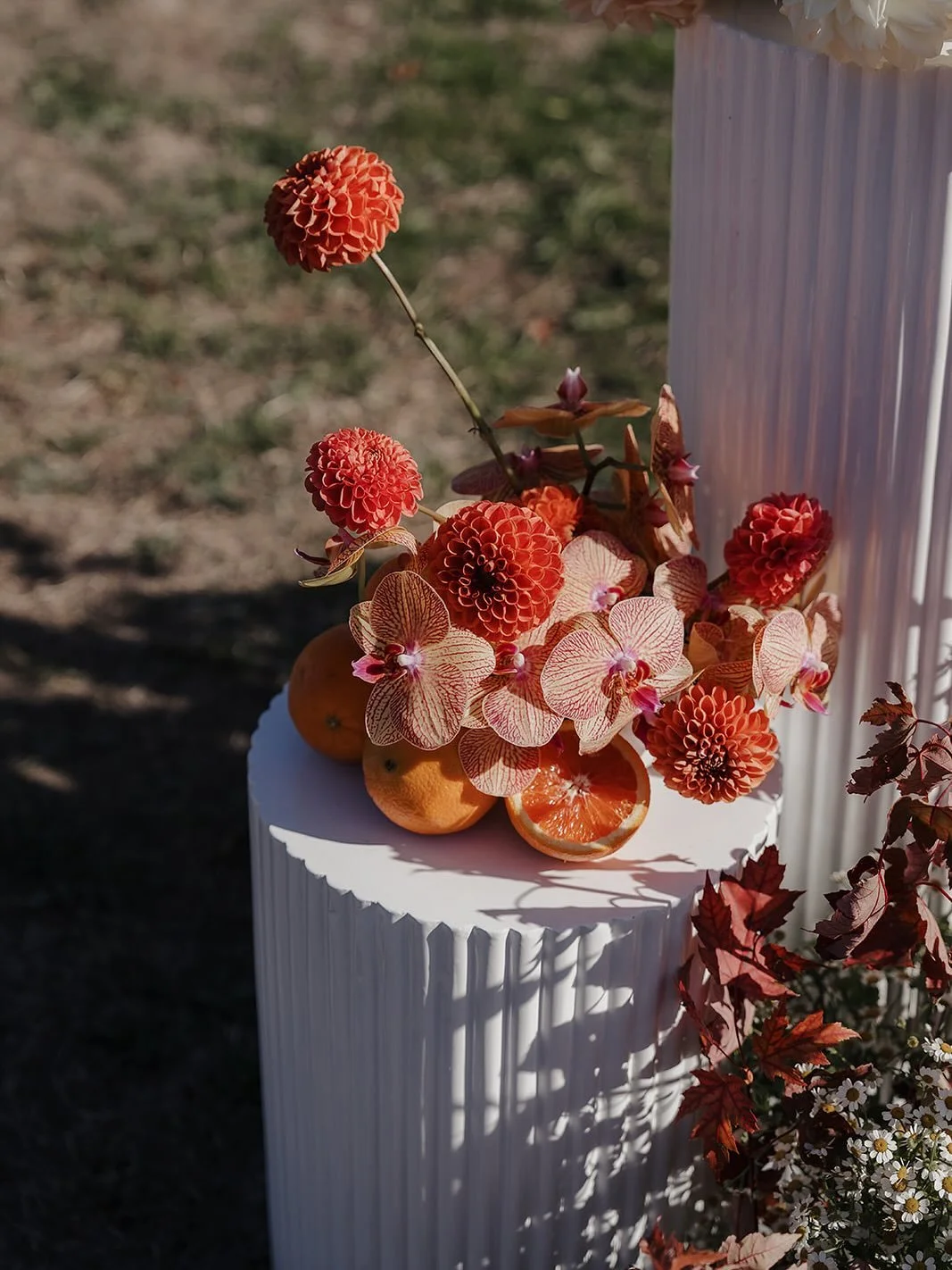 Floral arrangement I just can’t stop thinking about 🤌 @lovesophiefloral 
📸 by @goodmomentswedding