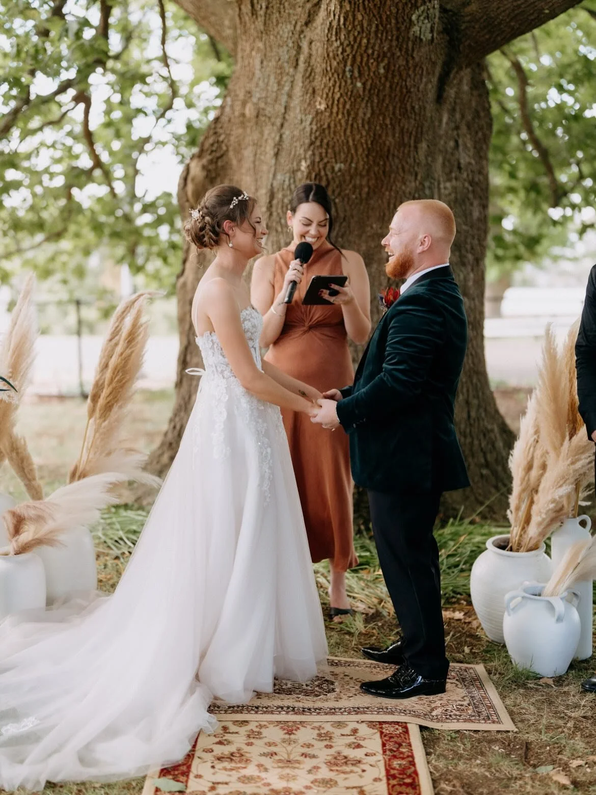 Still swooning over this wedding almost a year later (not sure how that time went so fast by the way…)
📸 @glennichollsphotography