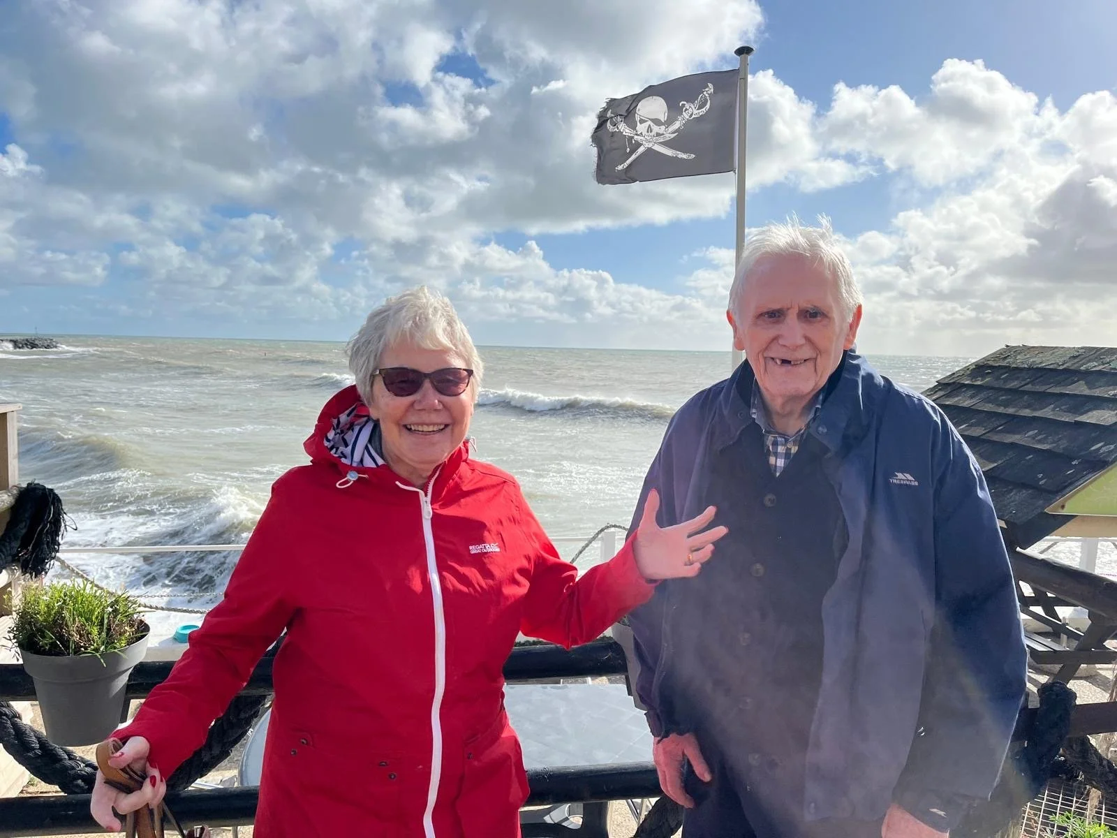 🌊 Seaside Strolls for Highfield House
Residents headed out for a proper coastal day, taking in the views at Totland Pier and Ventnor seafront. There was a  light breeze, and plenty of chat about who spotted the best view.
you can’t beat the