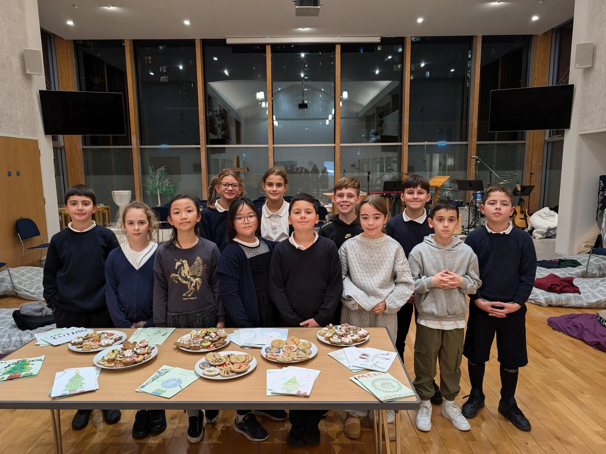 Year 6 pupils from St Luke's, Tower Hamlets, volunteer at shelter