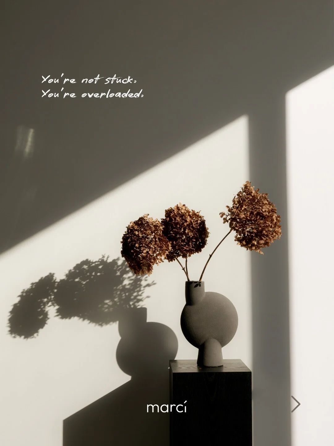 If everything in your brand feels urgent, it&rsquo;s usually because nothing is clearly prioritized. New designs, fit fixes, factory emails, launch decisions...it's A LOT 🙉 You stay busy all day&hellip;but progress feels blurry.

What&rsquo;s often 