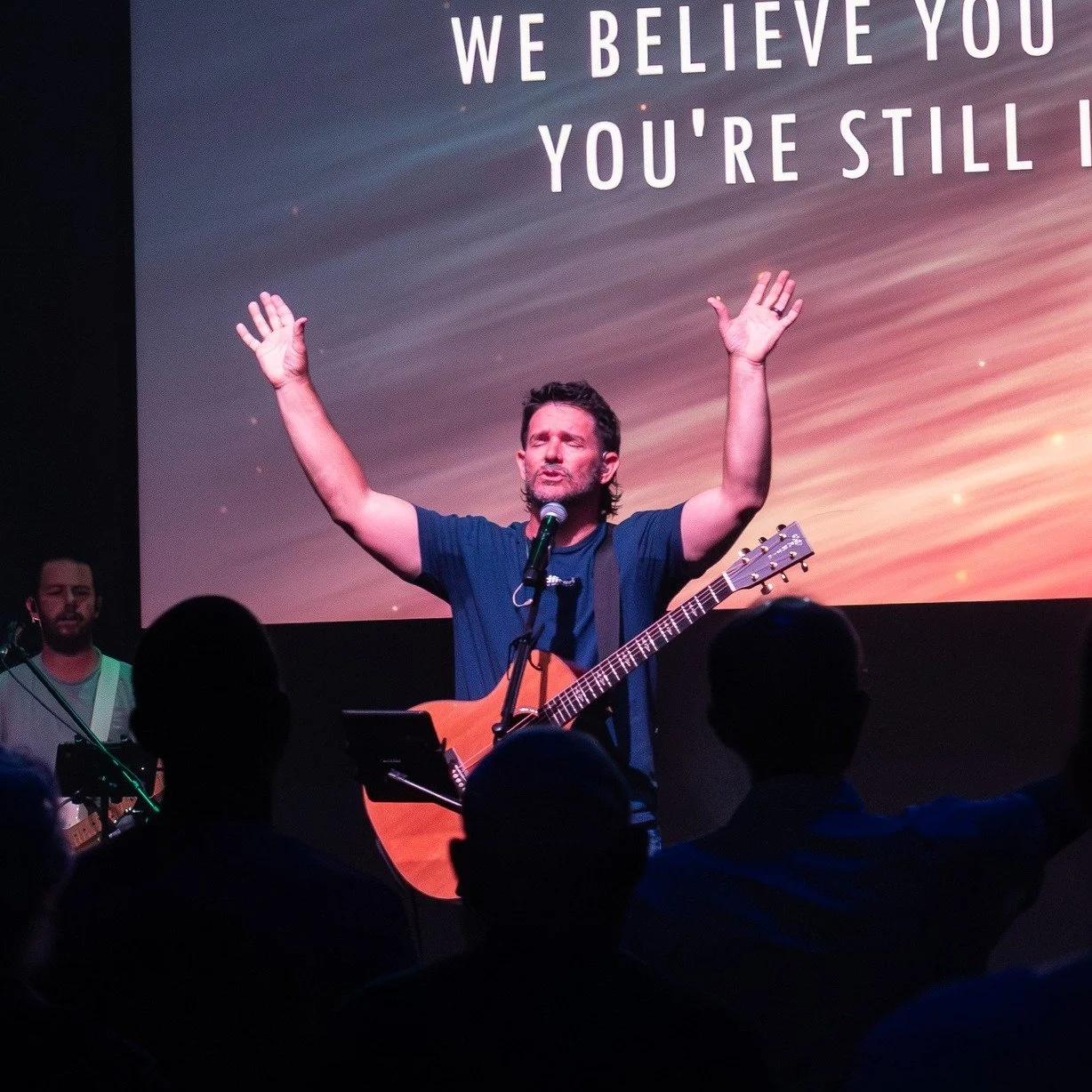 📸 WORSHIP NIGHT: Sunday's worship night deserves its own post. What a powerful evening of #praiseandworship and watching lives change by saying YES to JESUS!

#sarasota #church #churchfamily #localchurch #sunday