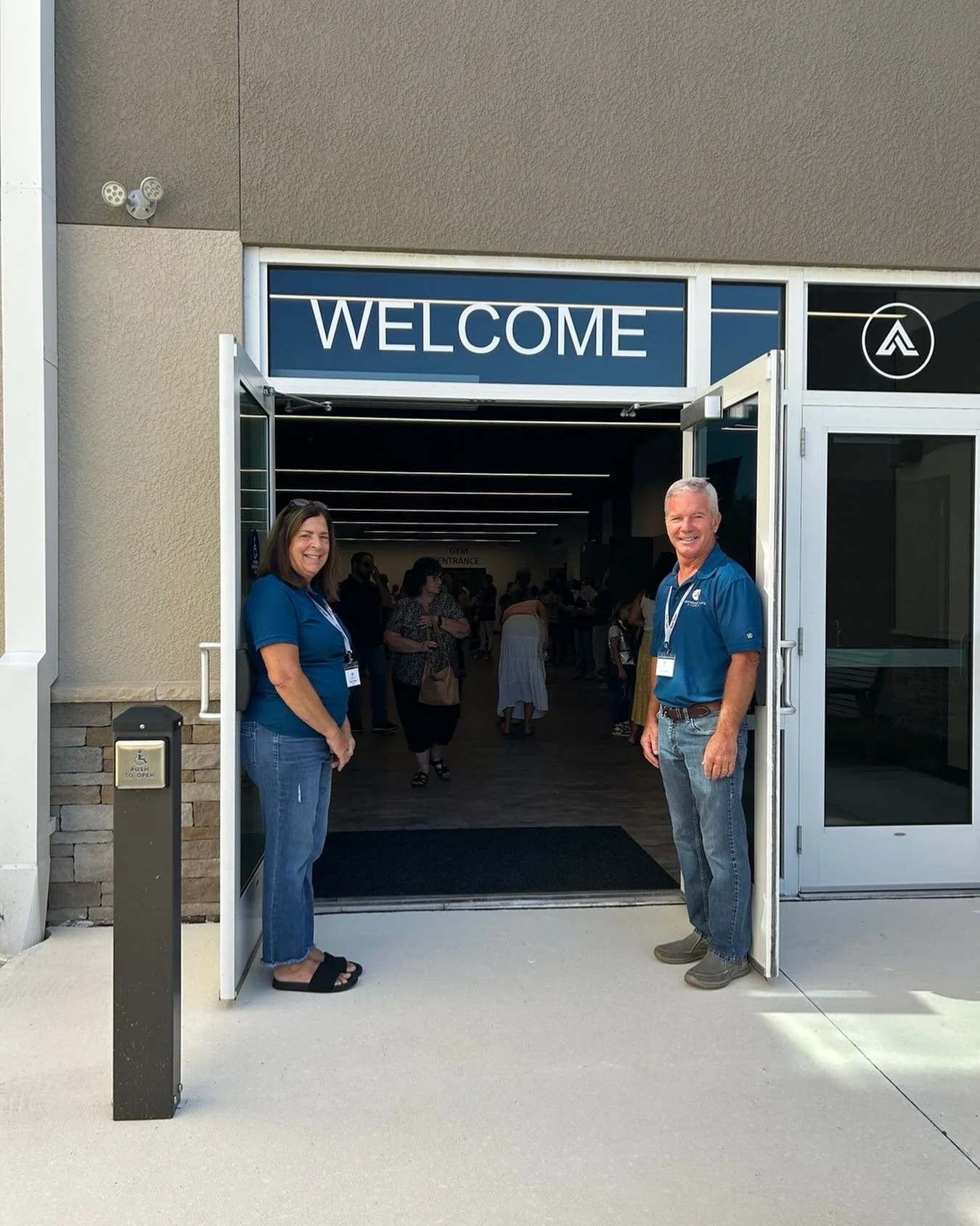 #welcomehome ⬇️ Drop a like if you’re looking forward to Sunday! We’ll leave the door open for you.
———————
⏱️ Sundays at 8:30 + 10:15 AM
📍 6461 Proctor Road Sarasota 
☕️ Come Early for Coffee