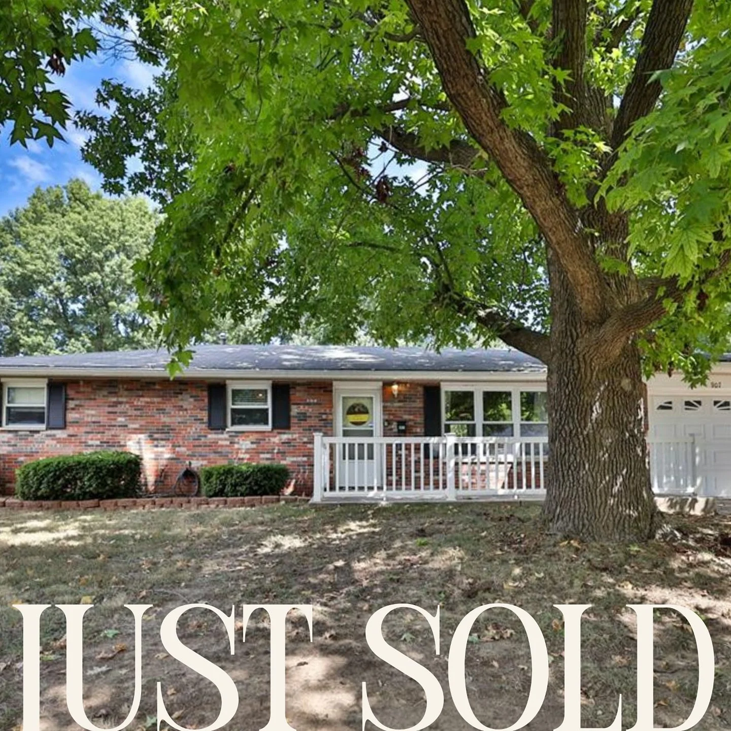 ✨ Not only do I love helping first-time buyers find their first home, but I also love helping them sell it when it&rsquo;s time for their next chapter.

This beautiful Collinsville home had 40+ showings in one weekend and received 12 incredible offer