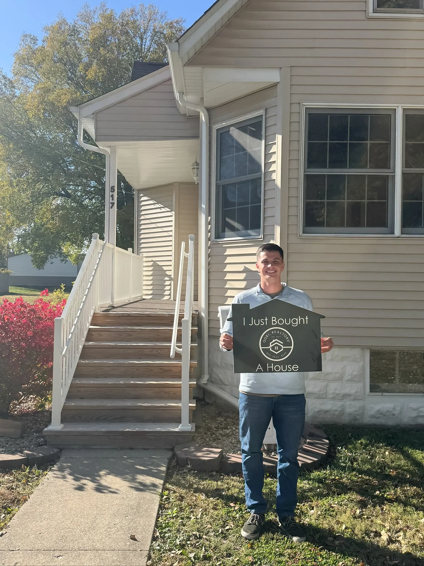 That closing day glow ➡️ &ldquo;keys in hand!&rdquo; energy 🙌
Abraham just bought his very first home and I couldn&rsquo;t be happier for him!
Watching first-time buyers reach this moment never gets old &mdash; so proud of this milestone and all tha