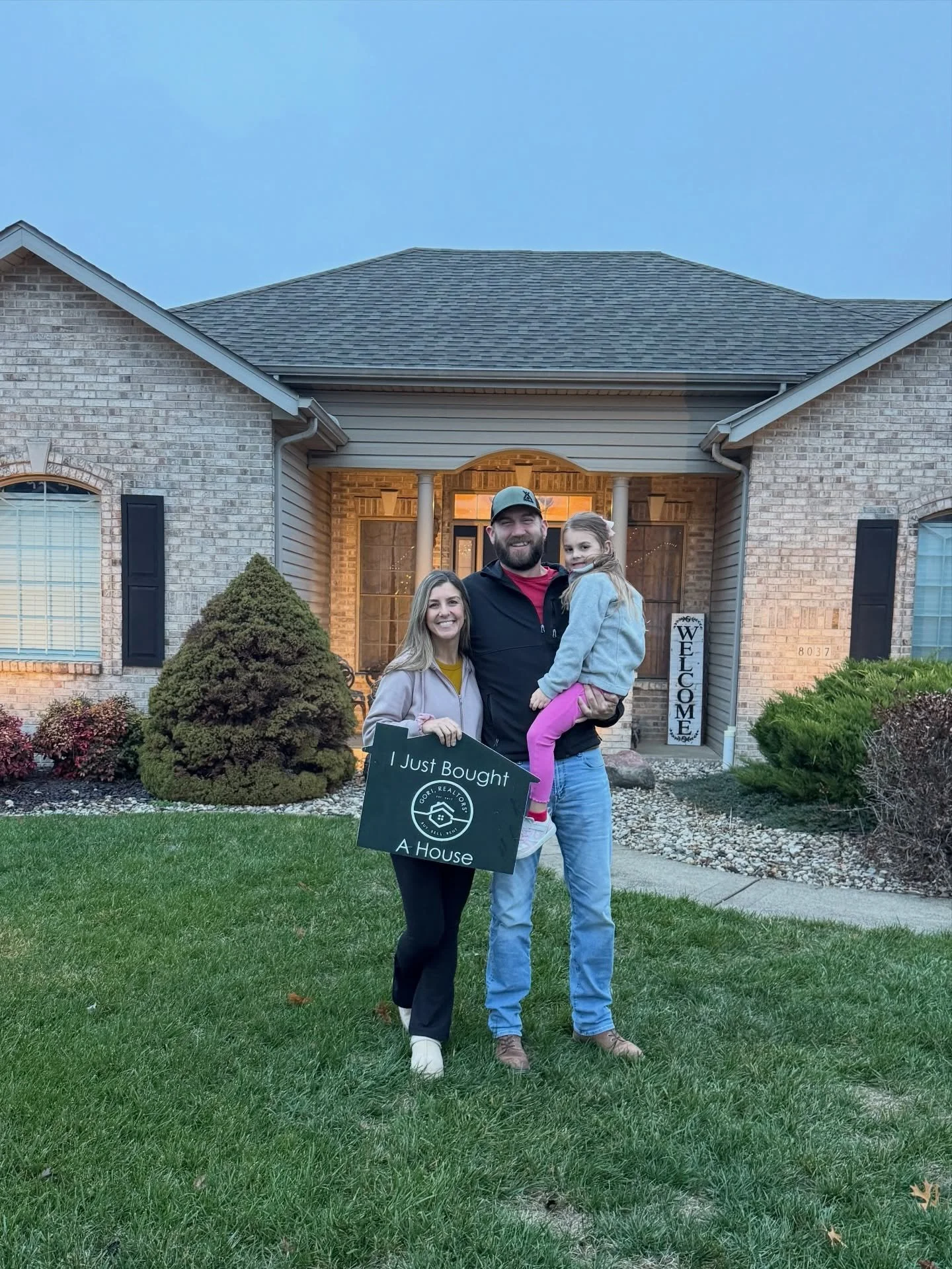 Closing out last year the best way 🏡✨
So happy for my buyers who found their home in Troy right before the new year. Watching clients step into a new chapter never gets old 🤍

Logan Maggio Homes- Gori, Realtors
618-866-2096
lmaggio@gorirealtors.com