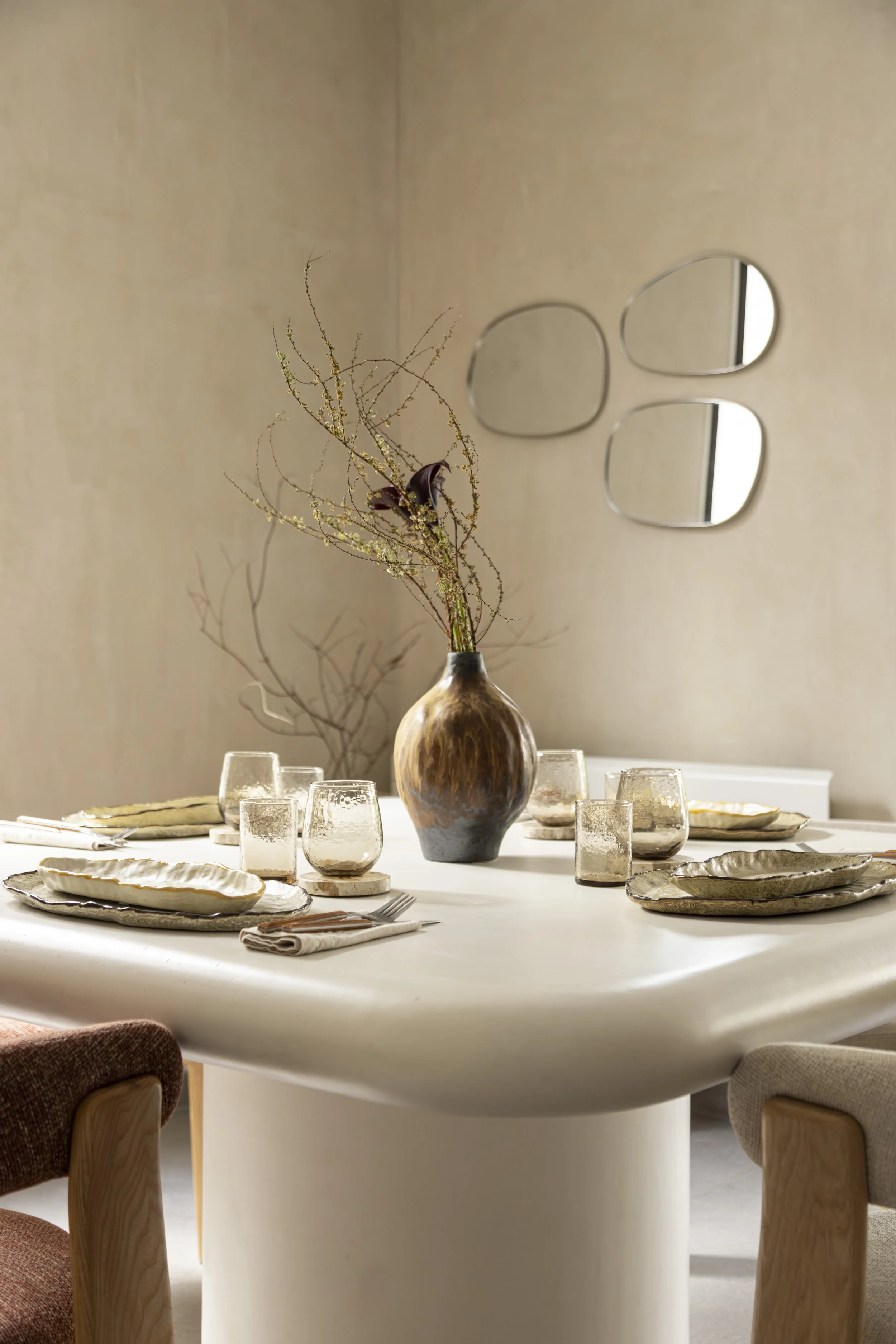 salle-a-manger-minimaliste-bois-clair-lumiere-naturelle-parisjpg.jpg
