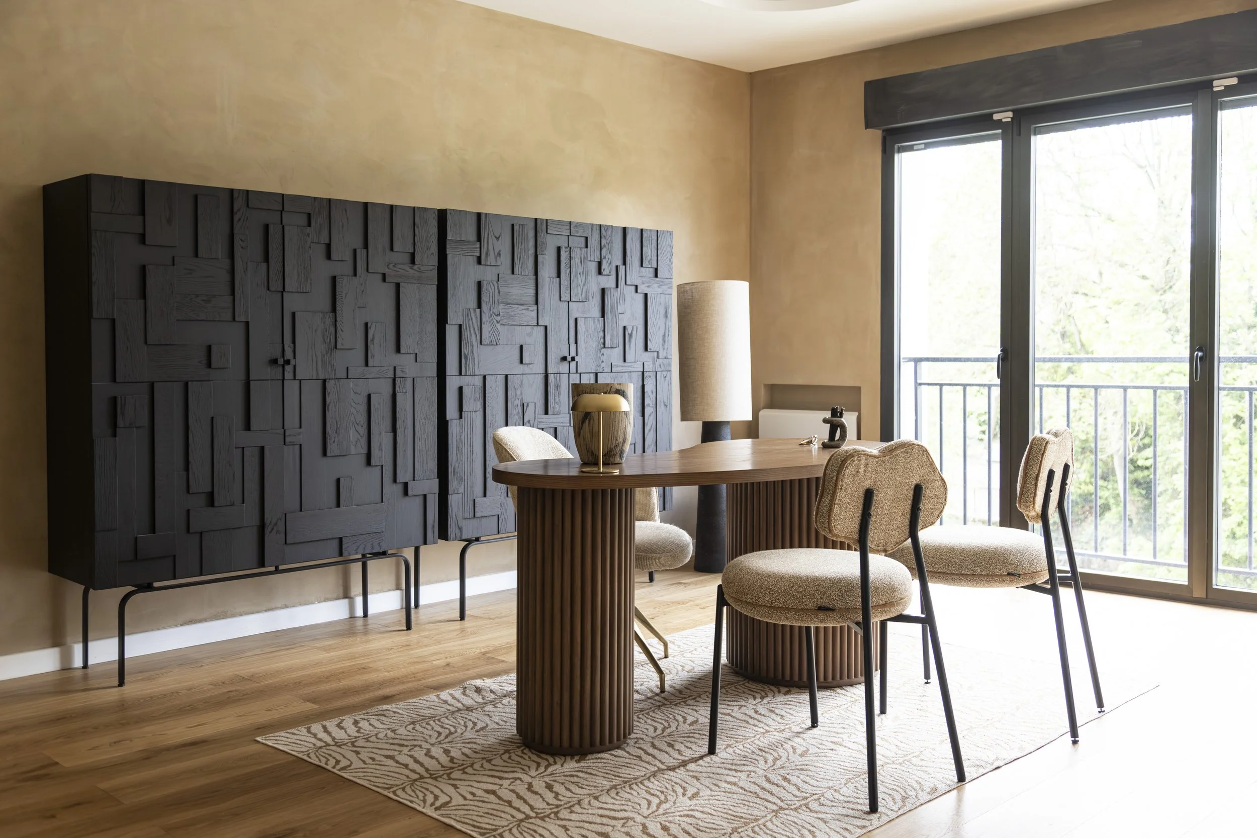bureau-maison-minimaliste-espace-travail-lumineux.jpg