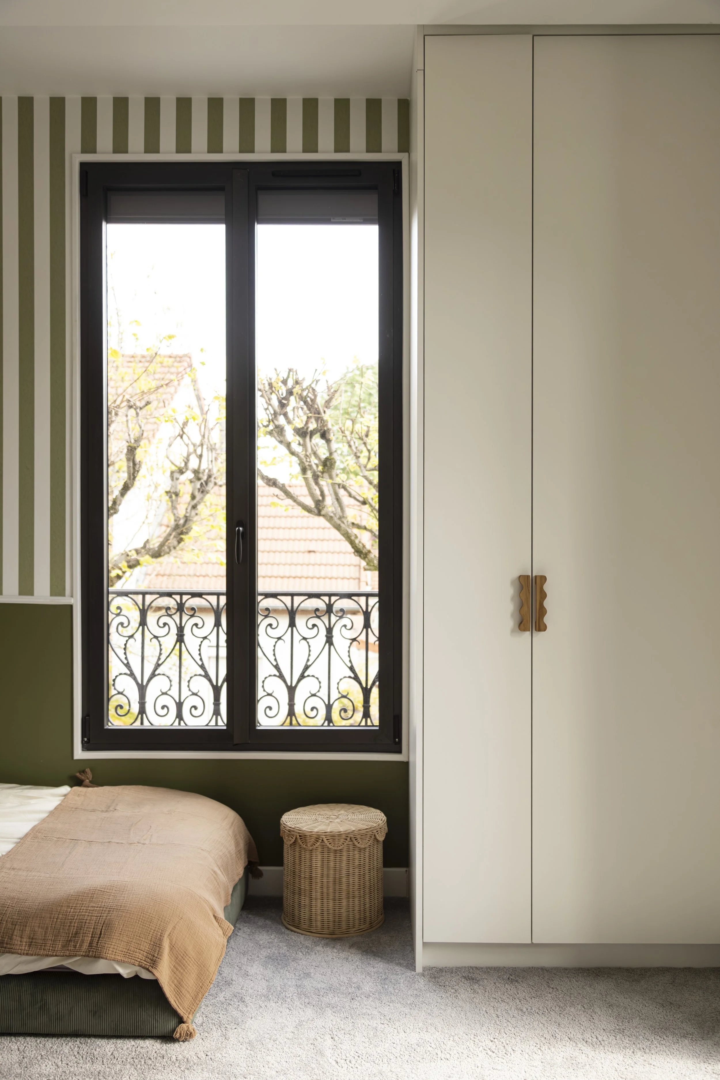 chambre-enfant-renovee-design-minimaliste-chaleureuxjpg.jpg