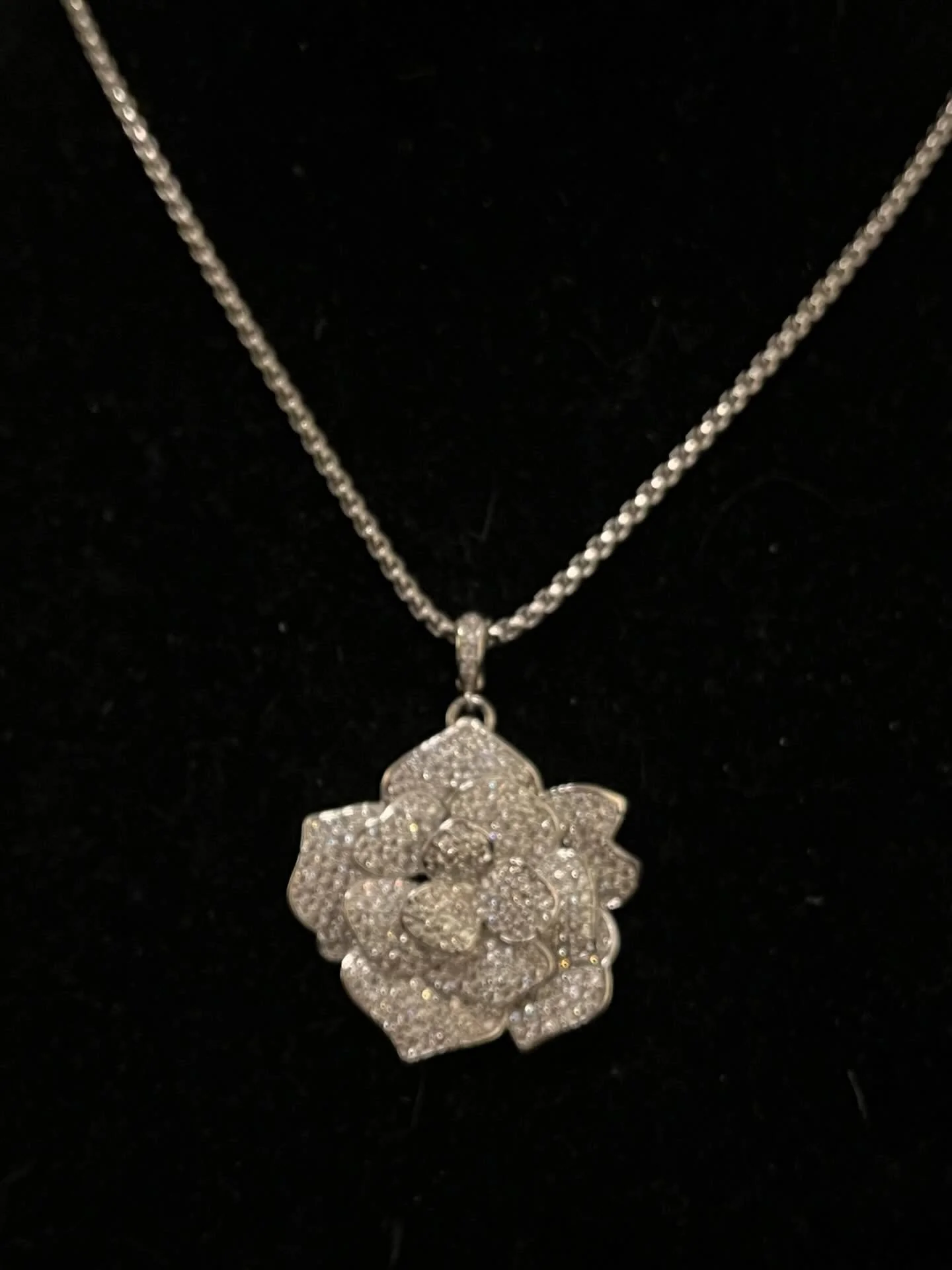 Small businesses supporting artists! What beauties! DM me for prices or find me on Poshmark or whatnot

 #poshmark #whatnot #smallbusinessowner #fashion #jewelry #whitegold #yellowgold #pav&eacute; #crystals #flowerjewelry #handmadejewelry #moonstone